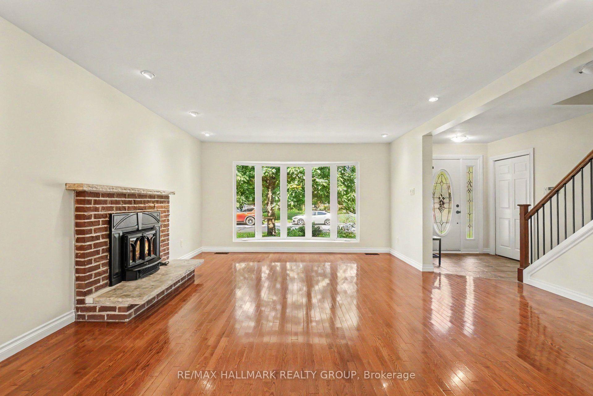 Photo 4 of 10 Woodview Crescent, Ottawa, Blackburn Hamlet — HOMEH