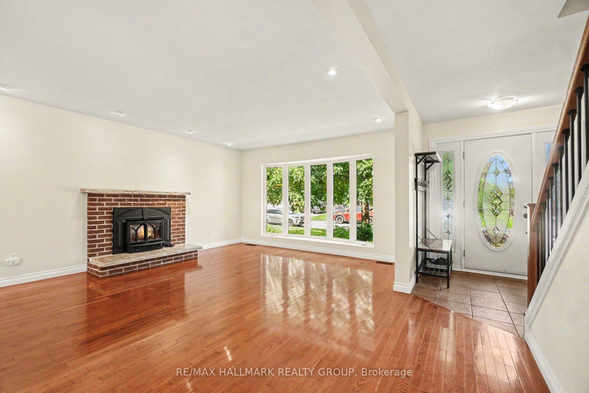 Photo 7 of 10 Woodview Crescent, Ottawa, Blackburn Hamlet — HOMEH
