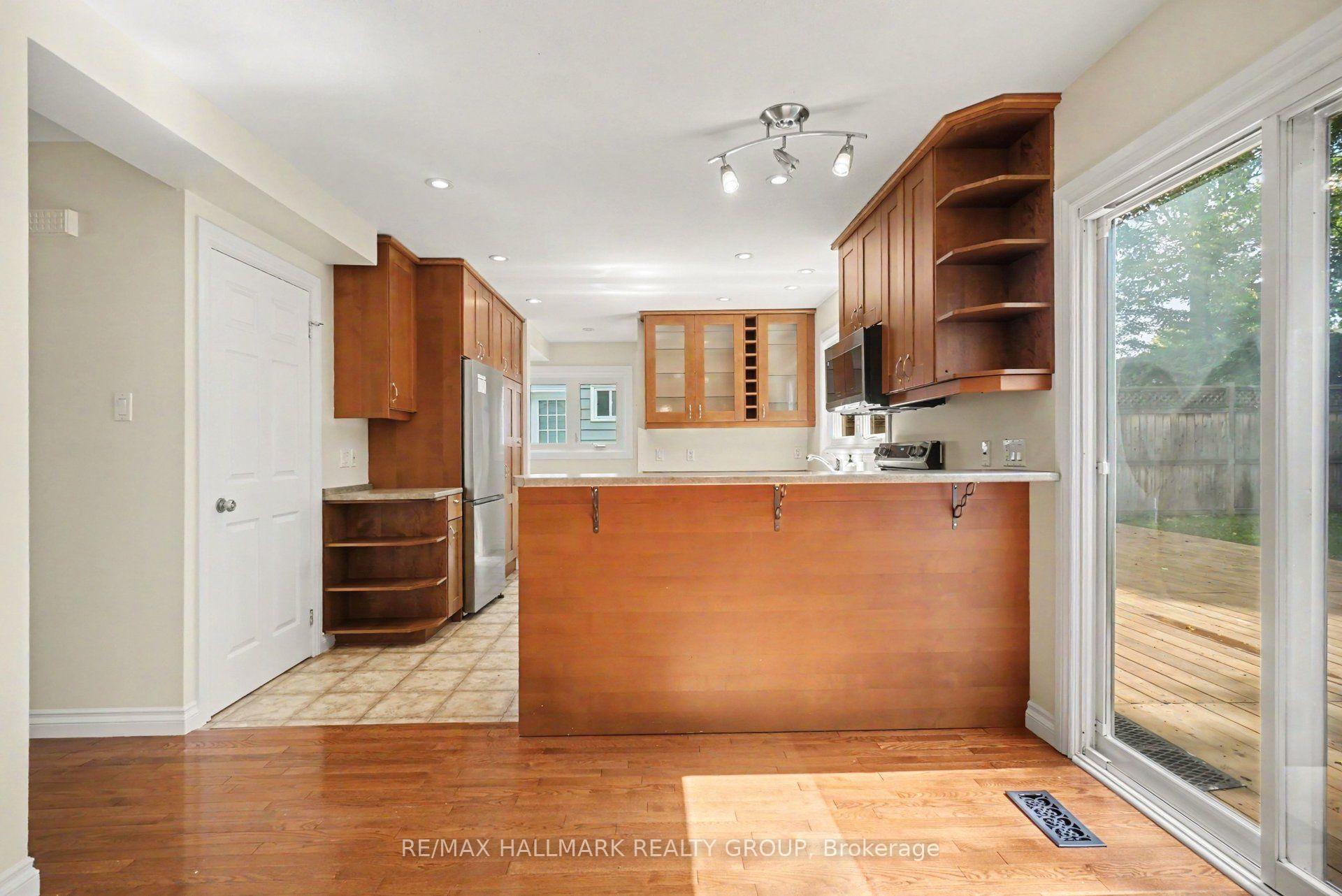 Photo 11 of 10 Woodview Crescent, Ottawa, Blackburn Hamlet — HOMEH