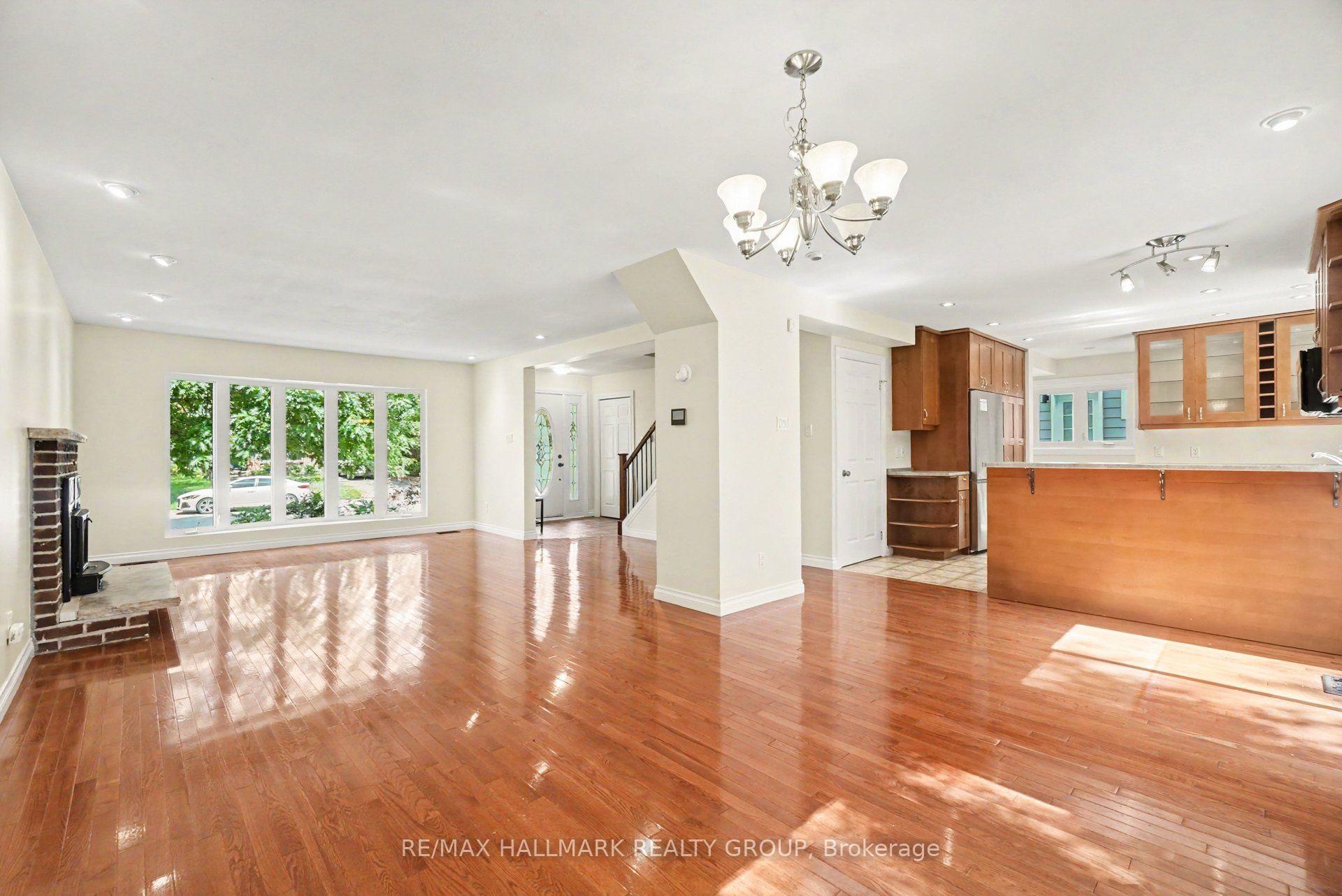 Photo 12 of 10 Woodview Crescent, Ottawa, Blackburn Hamlet — HOMEH