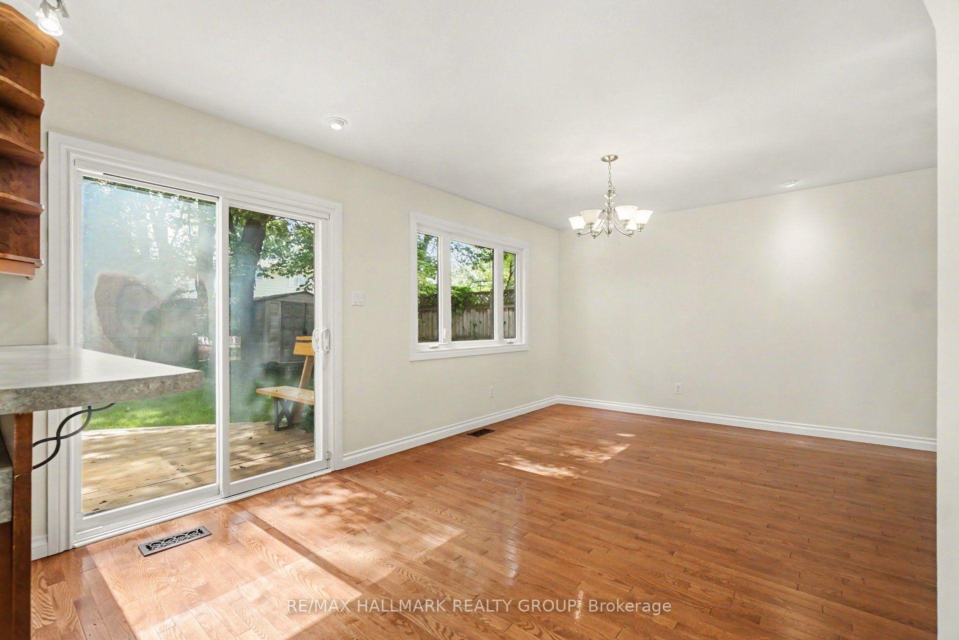 Photo 15 of 10 Woodview Crescent, Ottawa, Blackburn Hamlet — HOMEH