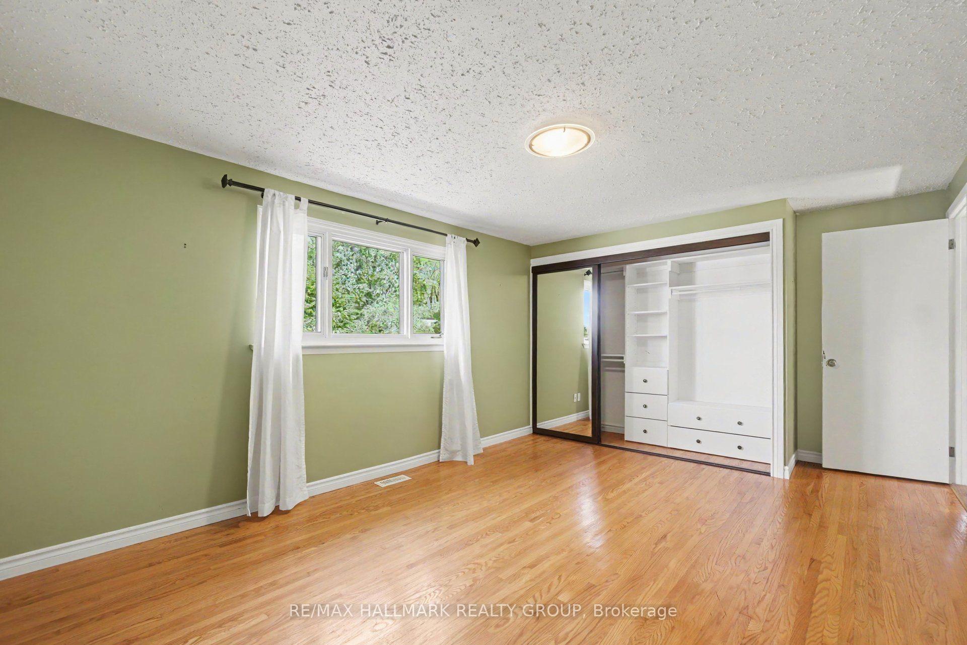 Photo 18 of 10 Woodview Crescent, Ottawa, Blackburn Hamlet — HOMEH