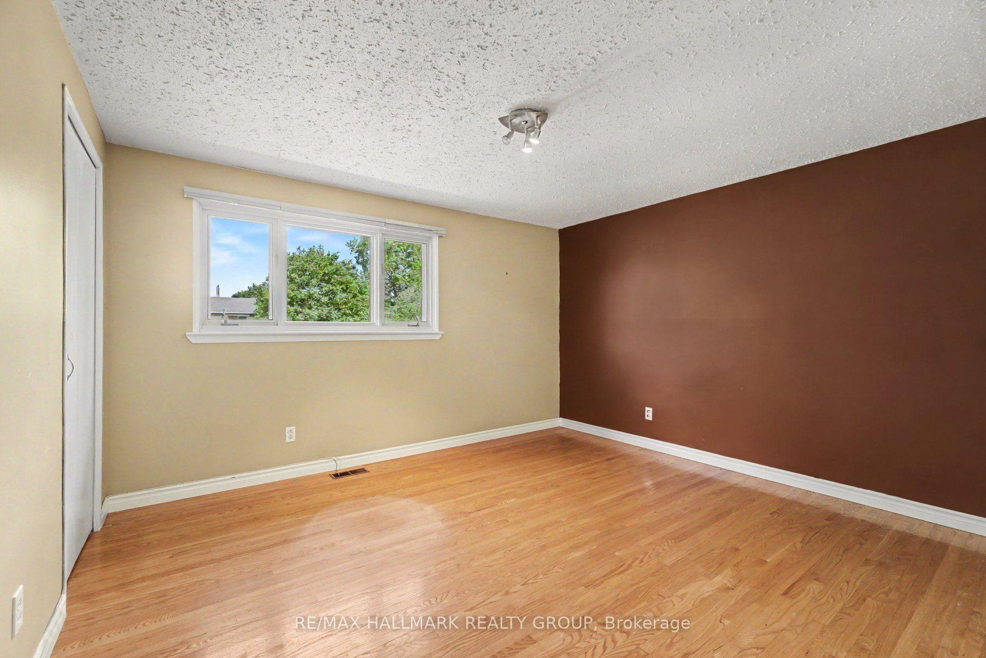Photo 21 of 10 Woodview Crescent, Ottawa, Blackburn Hamlet — HOMEH