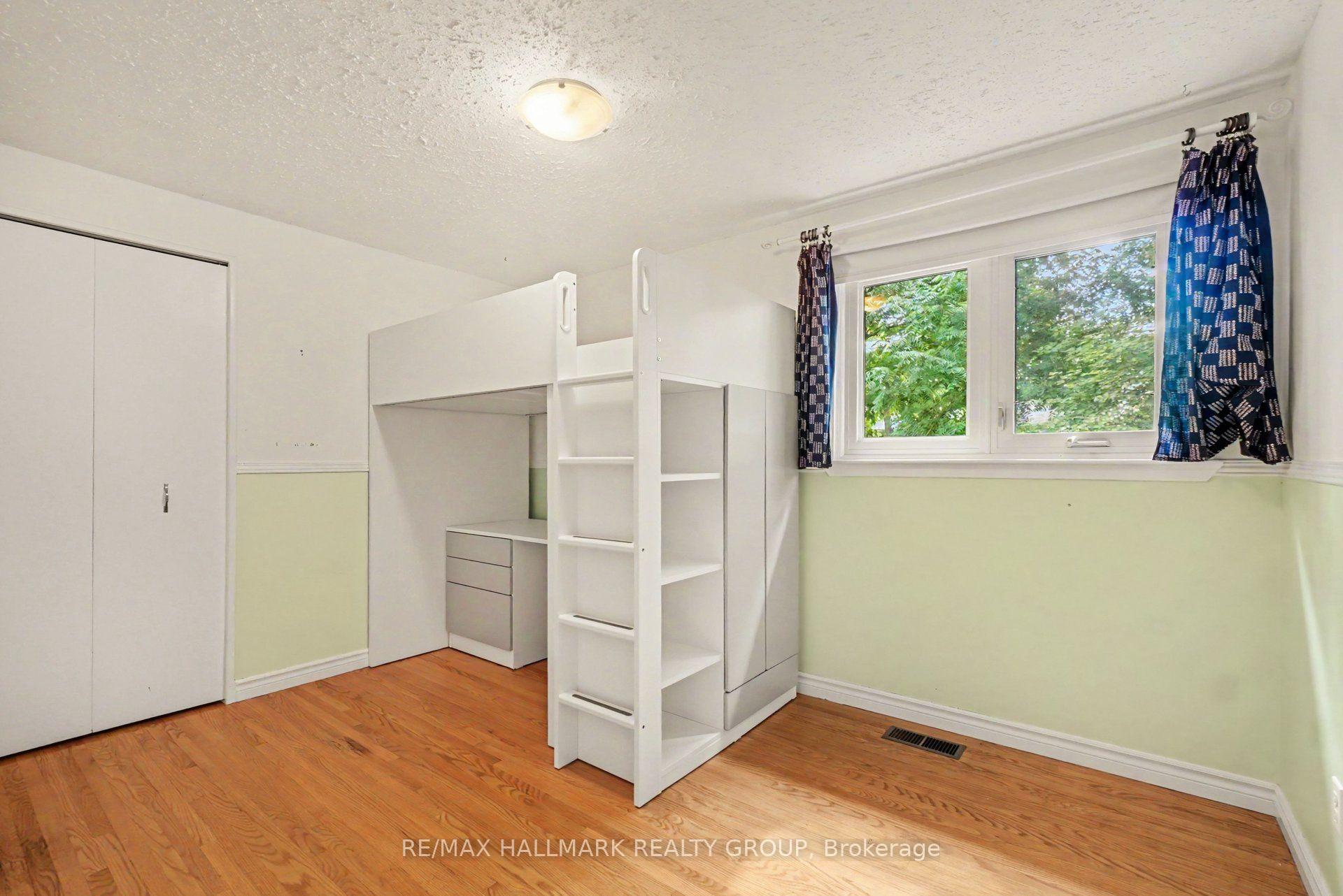 Photo 25 of 10 Woodview Crescent, Ottawa, Blackburn Hamlet — HOMEH