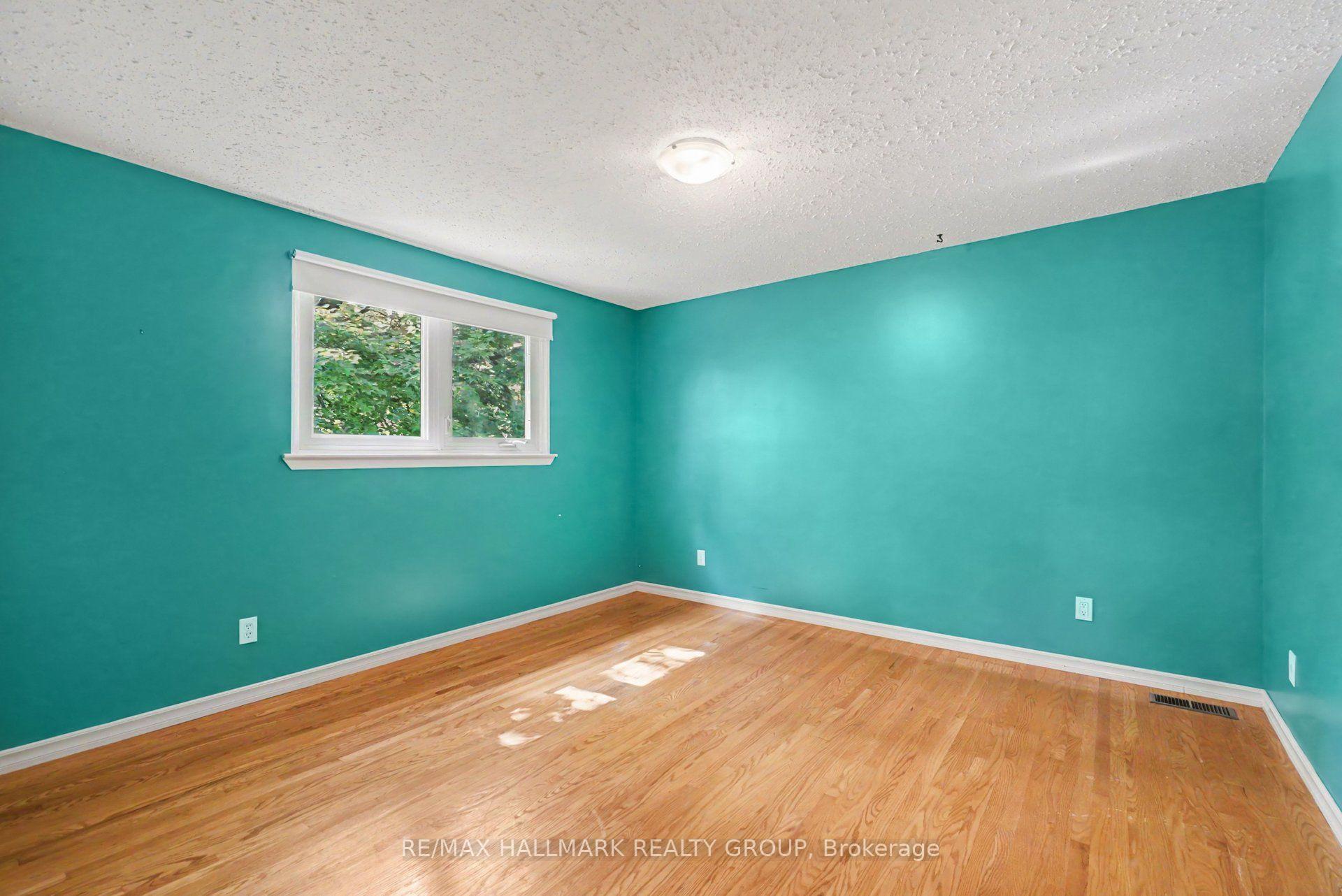 Photo 26 of 10 Woodview Crescent, Ottawa, Blackburn Hamlet — HOMEH