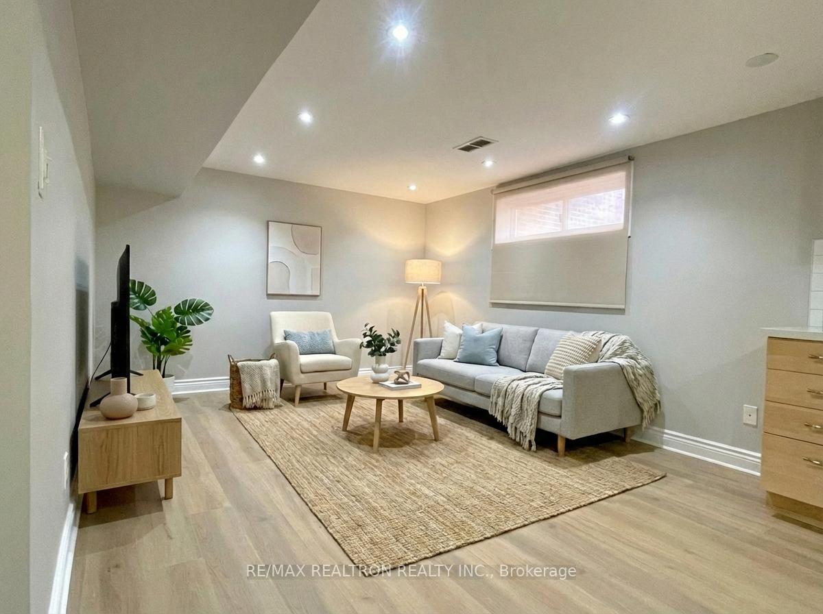 Front of Unit Lower, 365 Mississauga Vly Boulevard