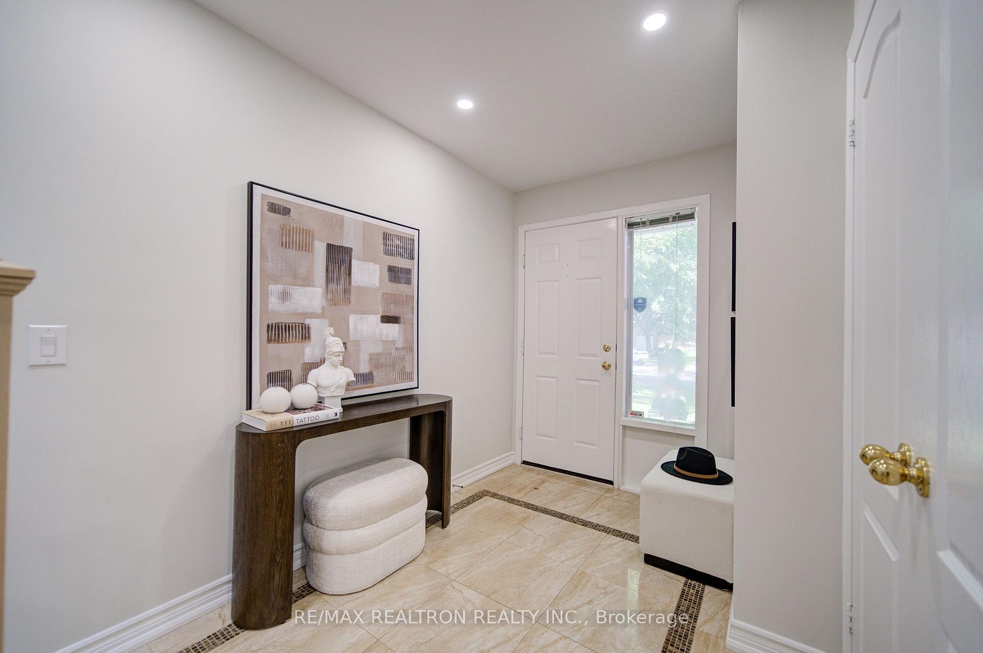 Photo 3 of 26 Mercer Crescent, Markham, Raymerville — HOMEH