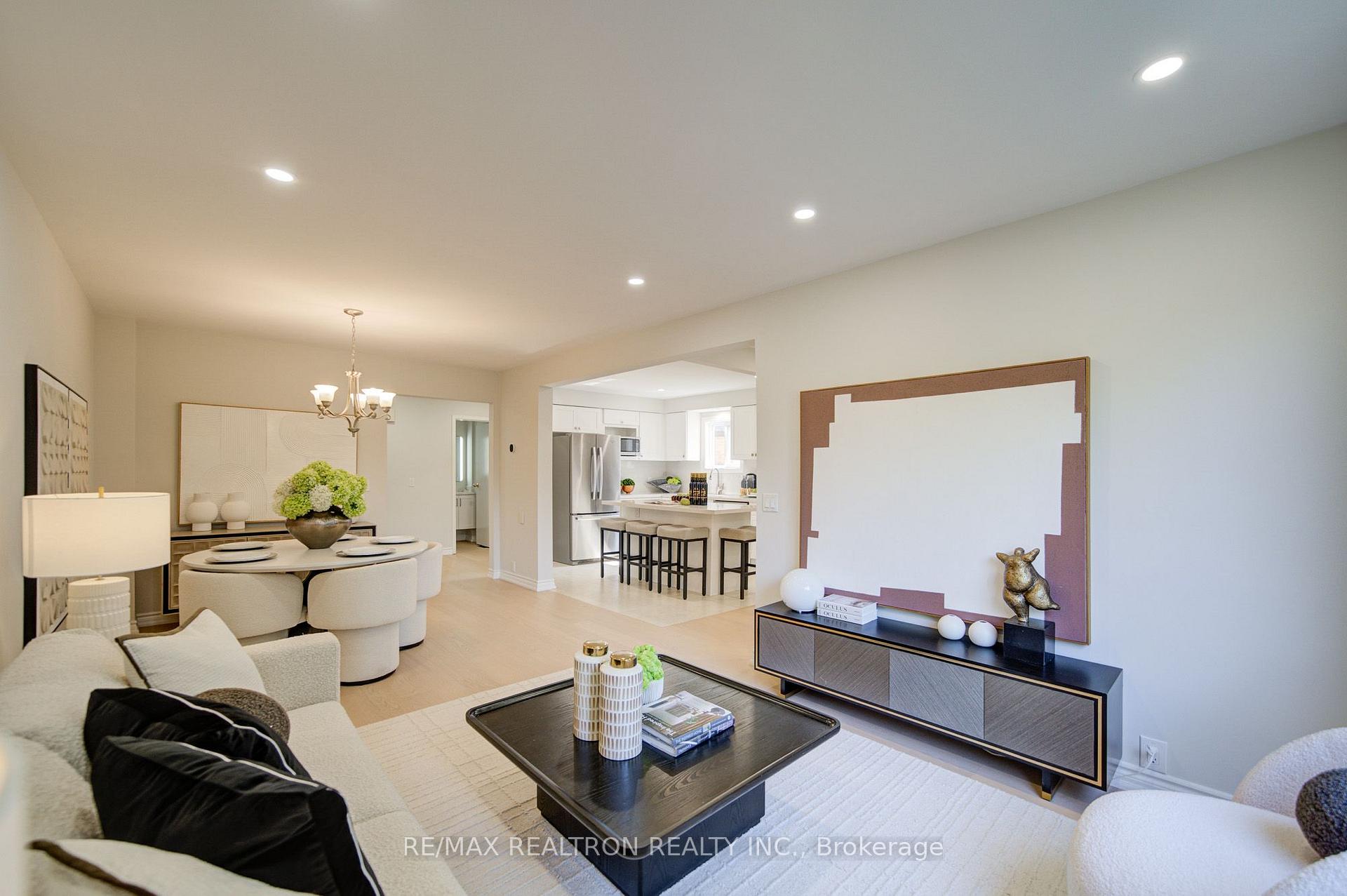 Photo 10 of 26 Mercer Crescent, Markham, Raymerville — HOMEH