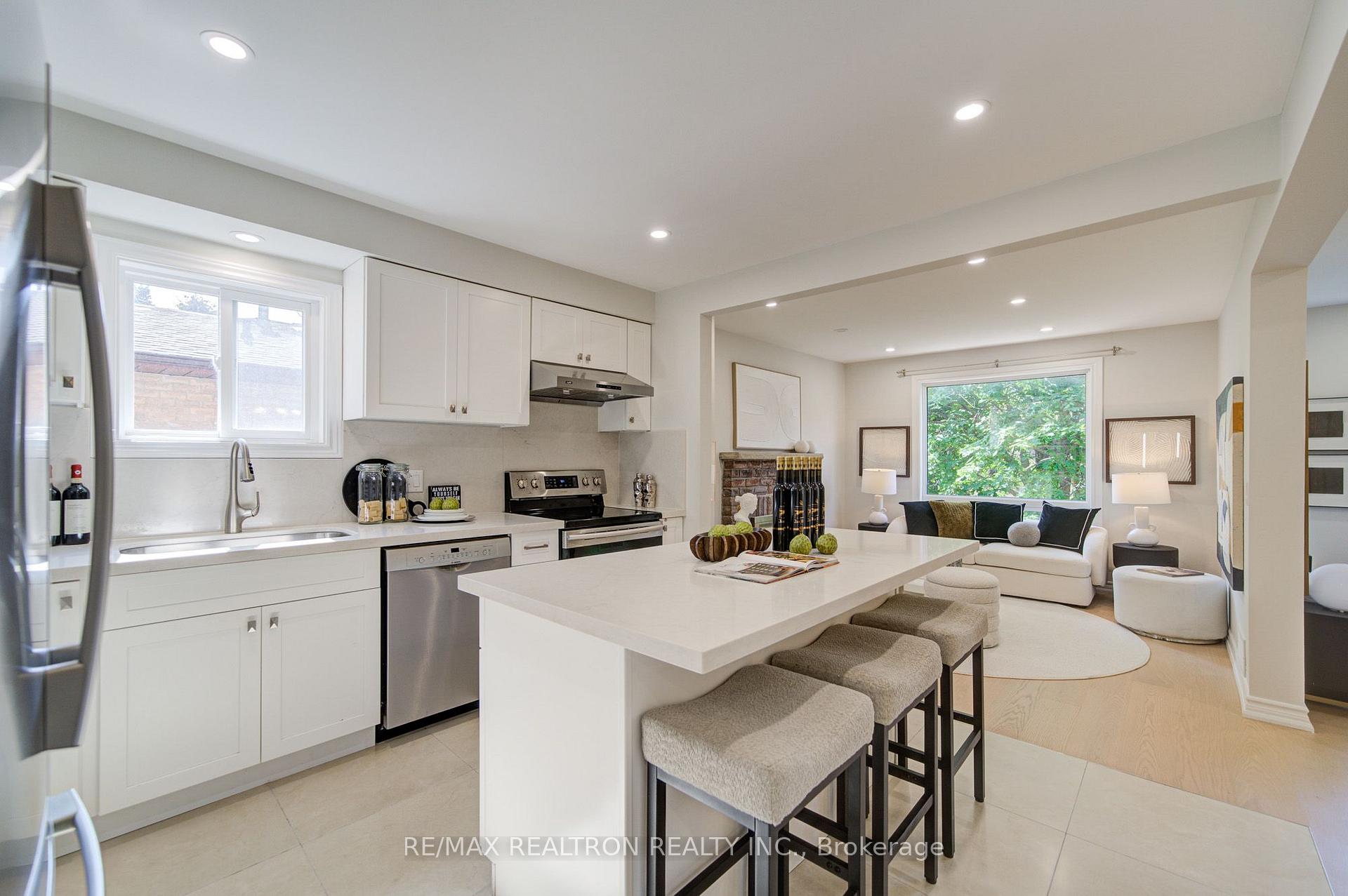 Photo 12 of 26 Mercer Crescent, Markham, Raymerville — HOMEH