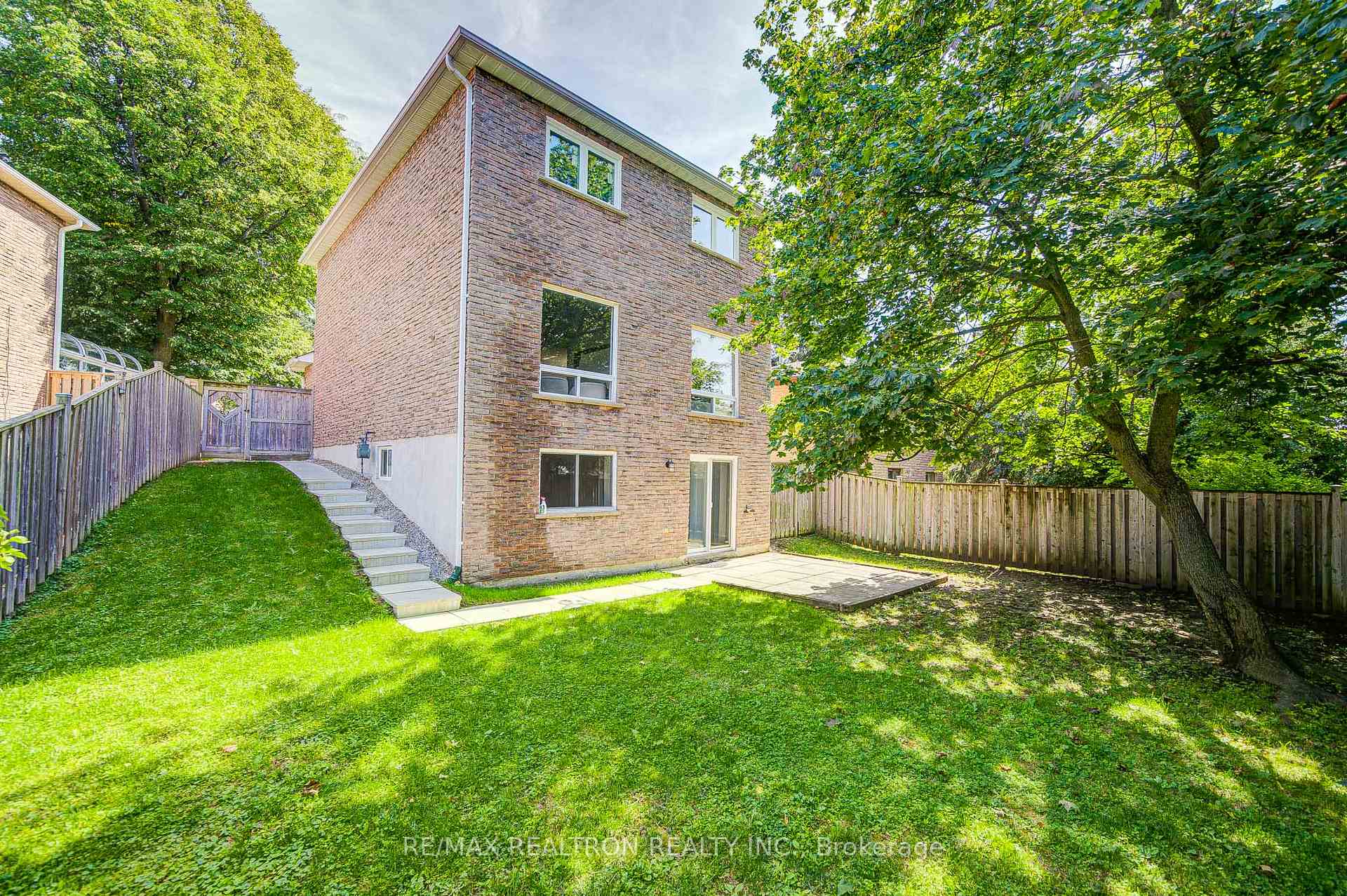 Photo 39 of 26 Mercer Crescent, Markham, Raymerville — HOMEH