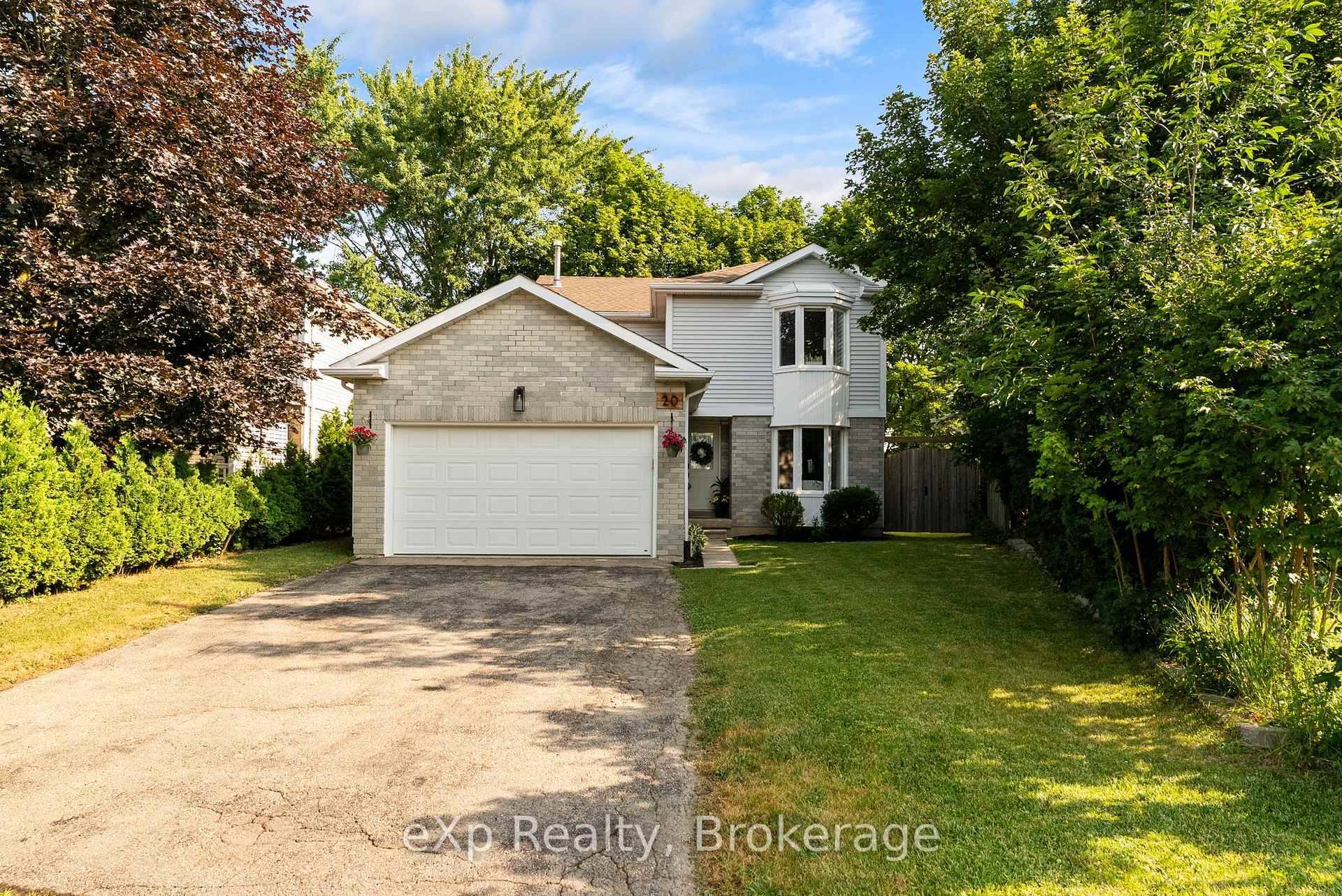 Photo 2 of 20 Edison Crescent, Stratford — HOMEH