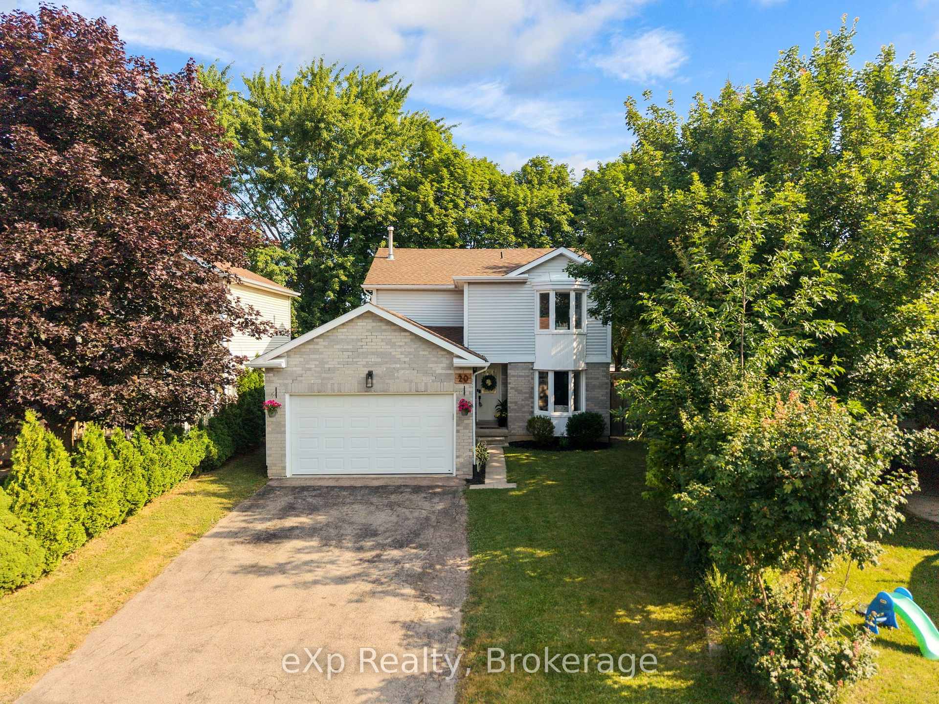 Photo 3 of 20 Edison Crescent, Stratford — HOMEH