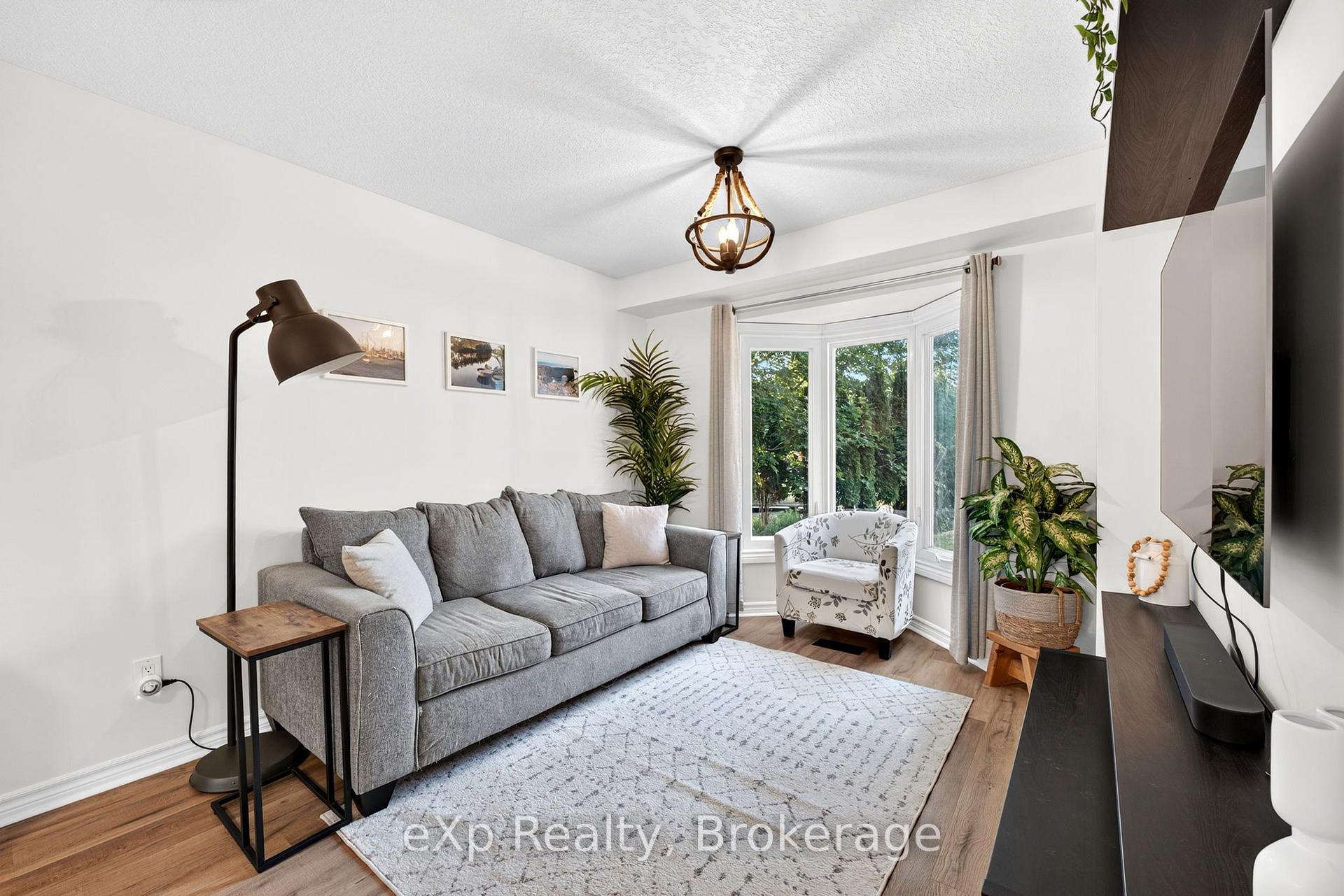 Photo 6 of 20 Edison Crescent, Stratford — HOMEH