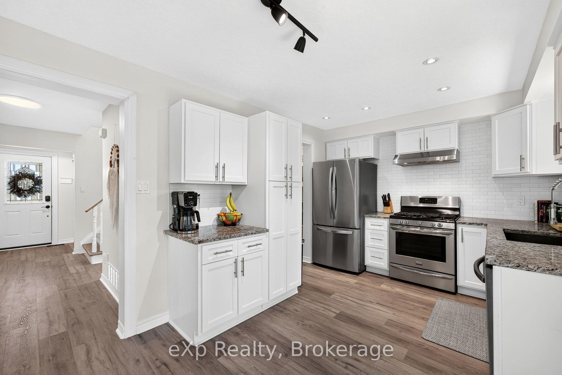 Photo 14 of 20 Edison Crescent, Stratford — HOMEH