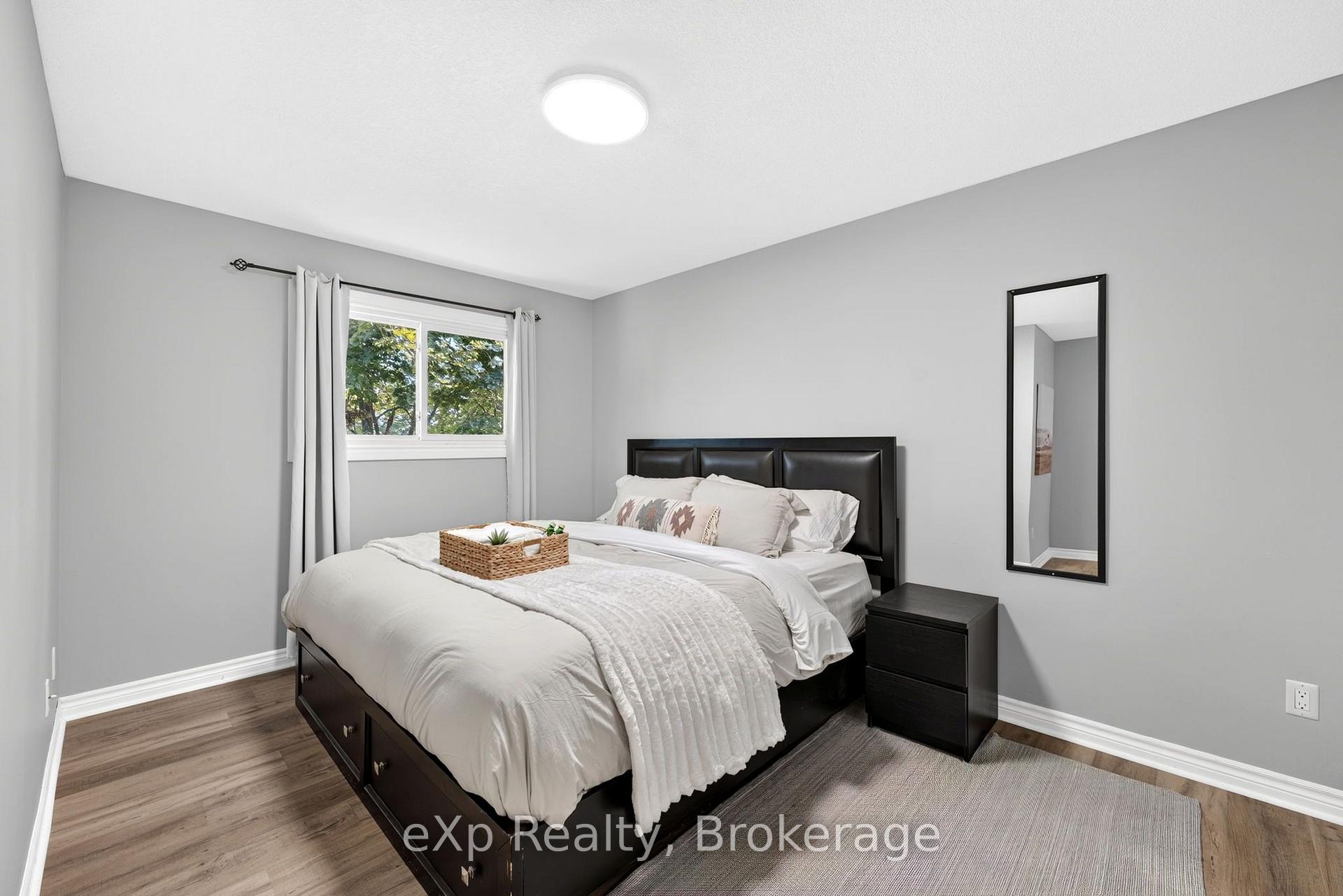 Photo 24 of 20 Edison Crescent, Stratford — HOMEH