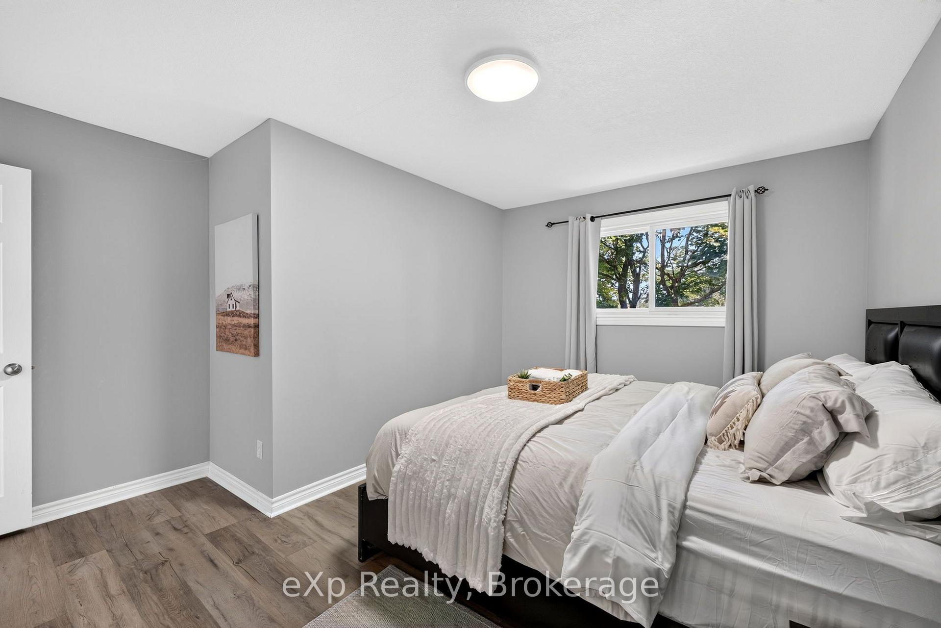 Photo 25 of 20 Edison Crescent, Stratford — HOMEH