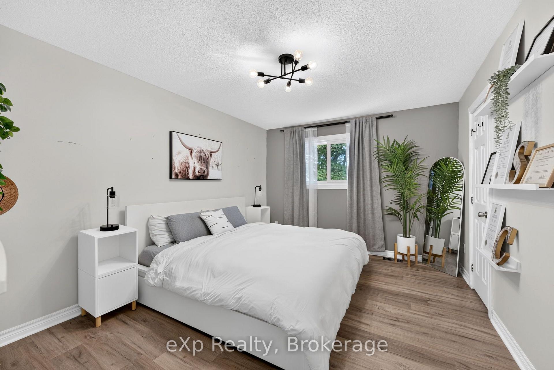 Photo 27 of 20 Edison Crescent, Stratford — HOMEH