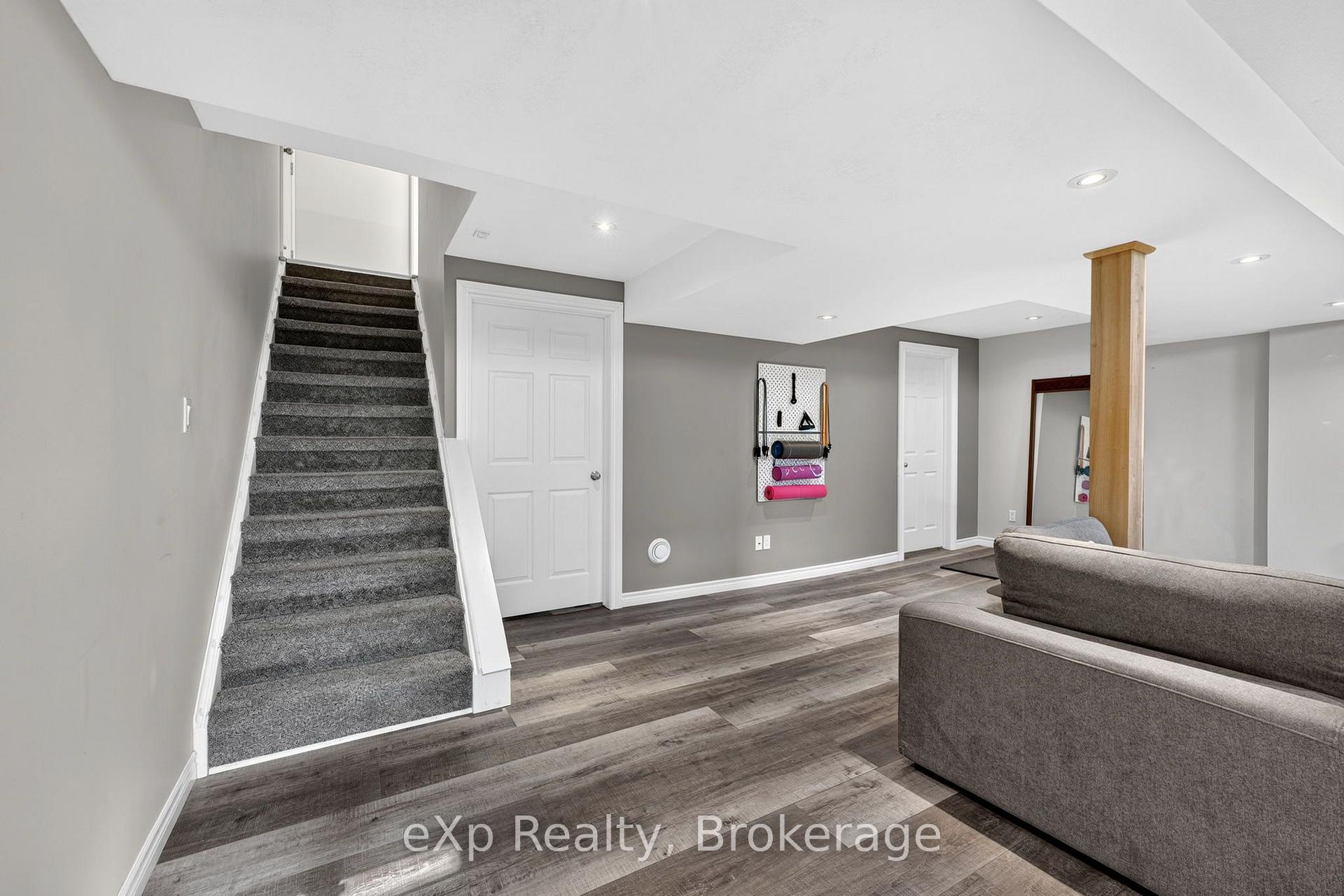 Photo 31 of 20 Edison Crescent, Stratford — HOMEH