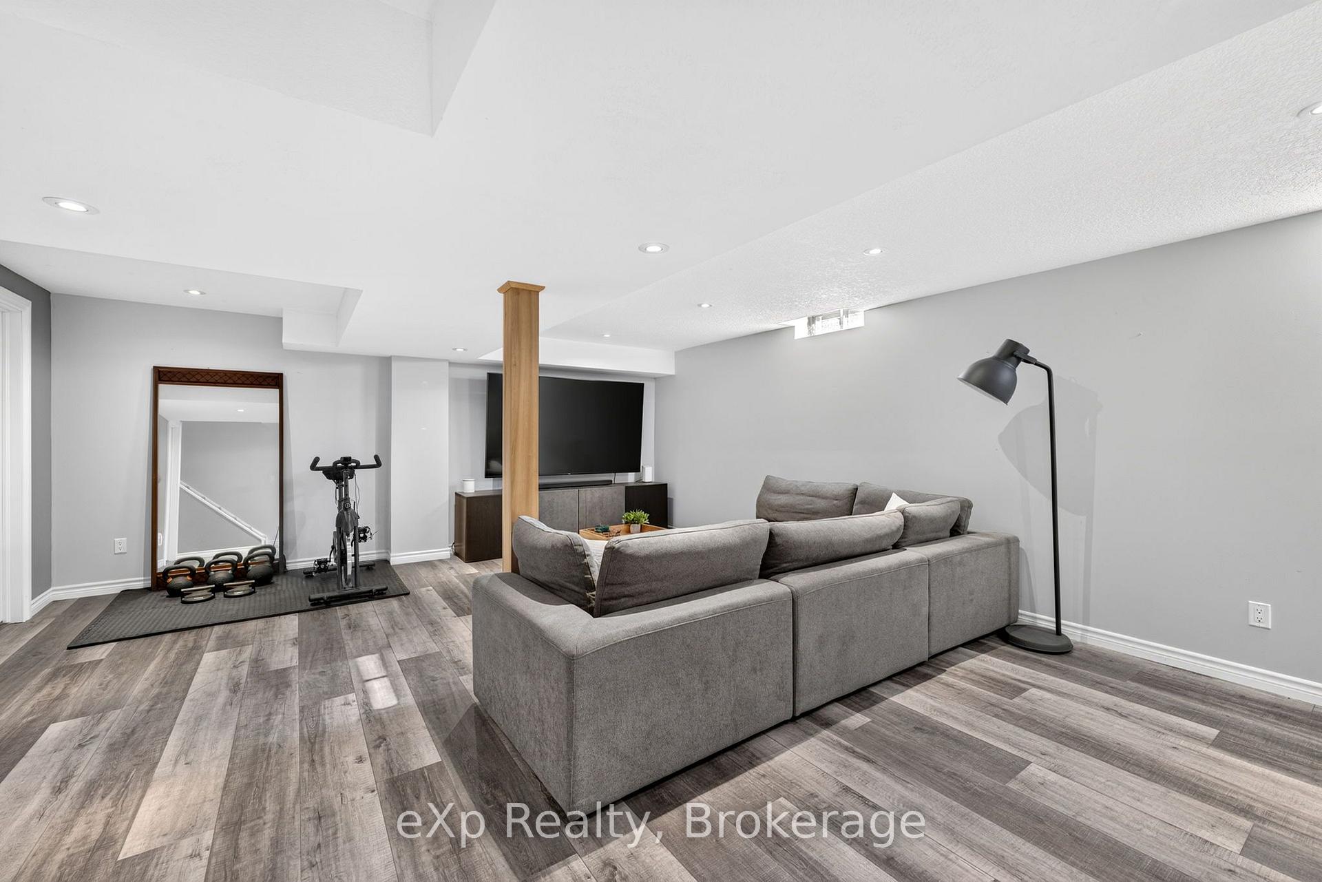 Photo 32 of 20 Edison Crescent, Stratford — HOMEH
