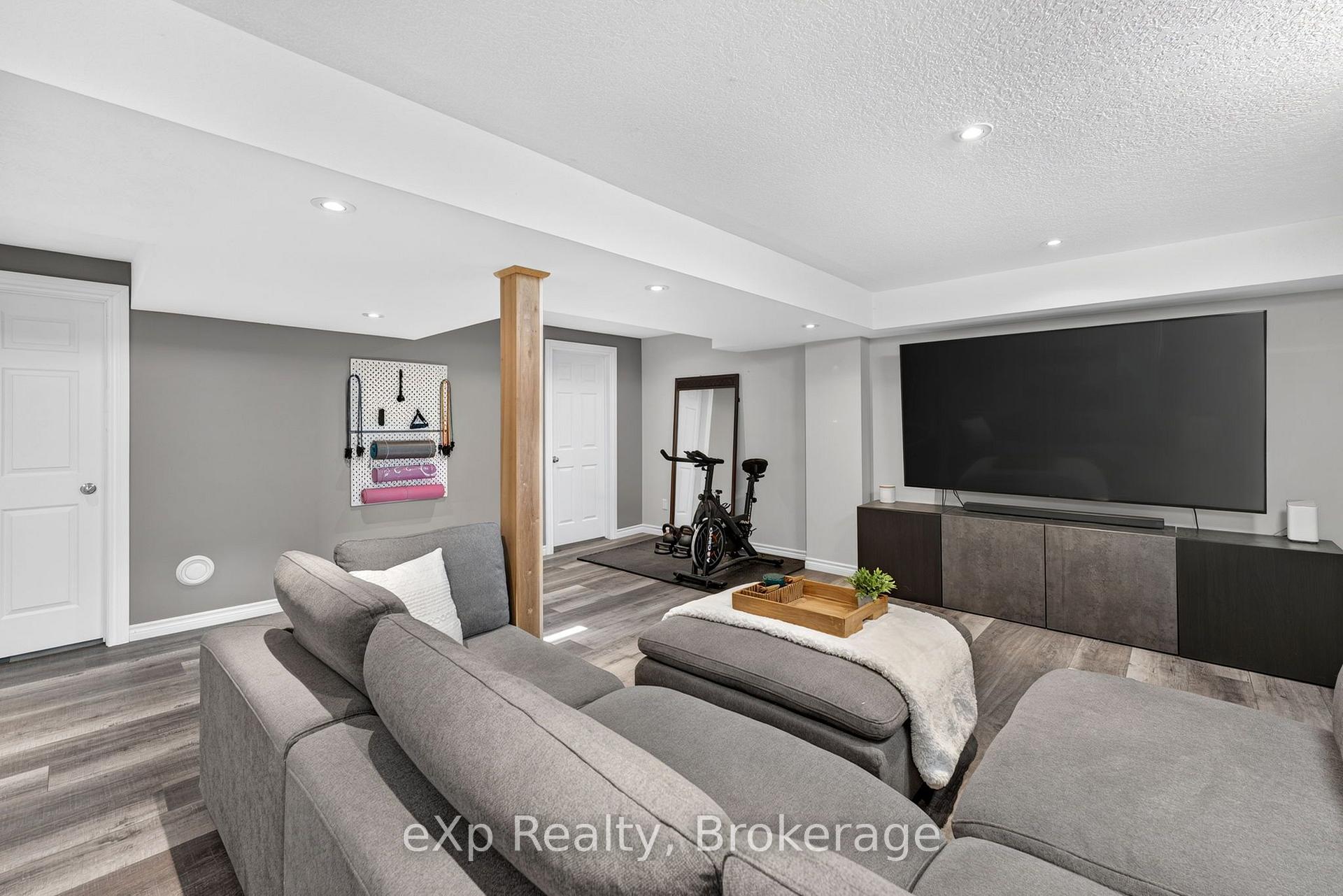 Photo 33 of 20 Edison Crescent, Stratford — HOMEH