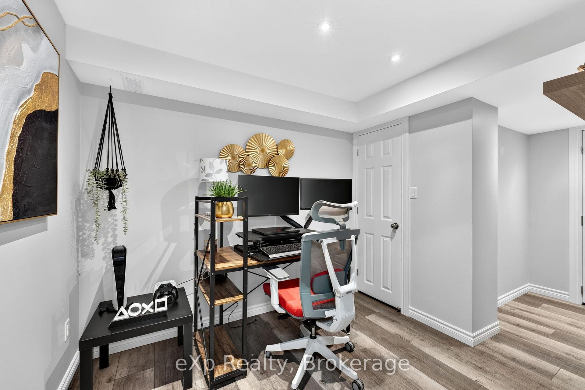 Photo 34 of 20 Edison Crescent, Stratford — HOMEH