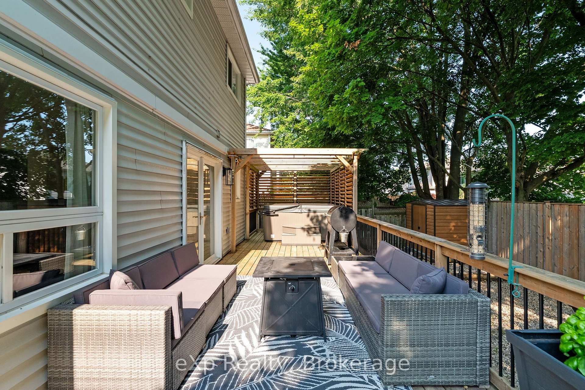 Photo 37 of 20 Edison Crescent, Stratford — HOMEH