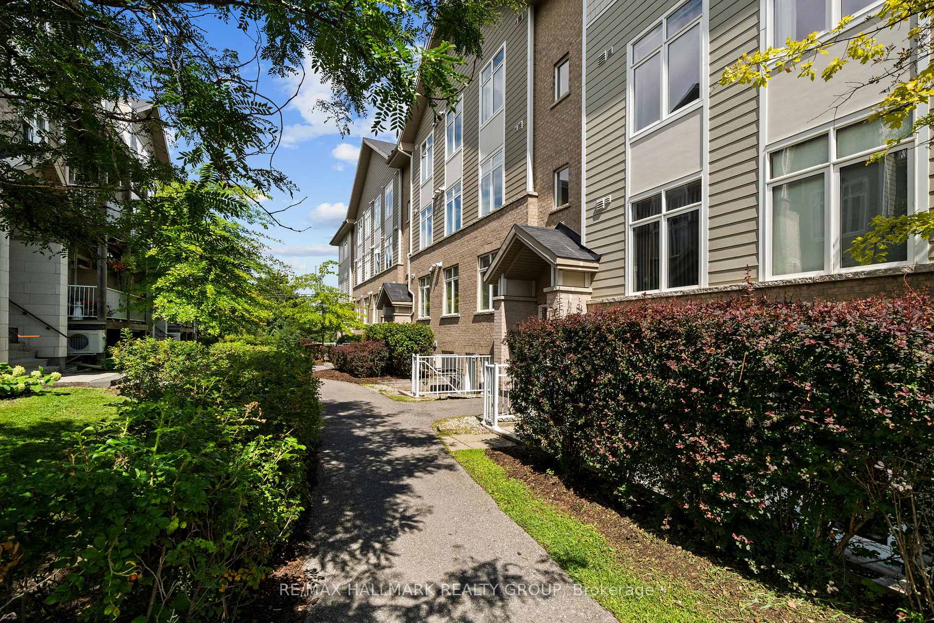 Photo 2 of Unit F, 322 Everest Private, Ottawa, Elmvale Acres — HOMEH