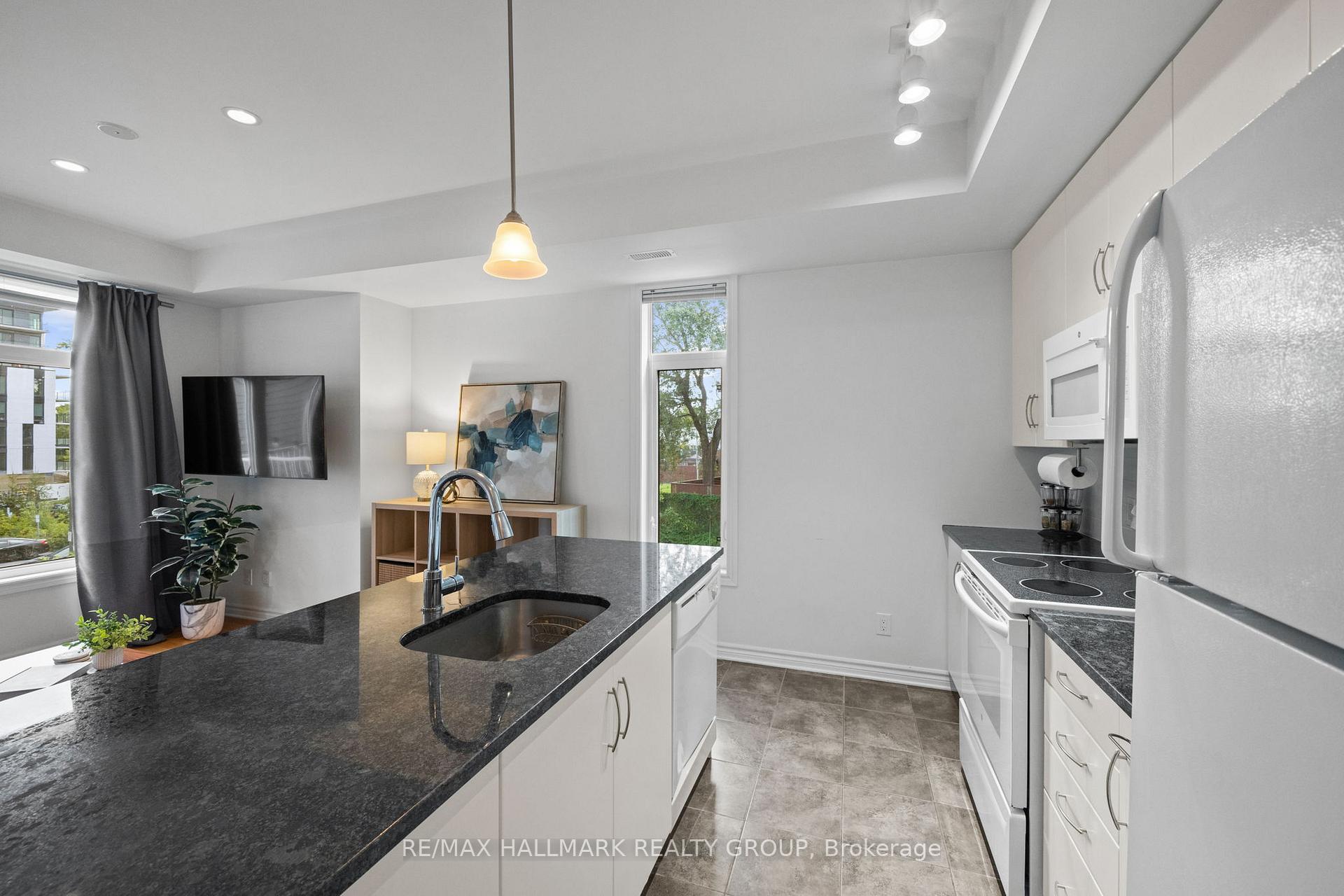 Photo 8 of Unit F, 322 Everest Private, Ottawa, Elmvale Acres — HOMEH