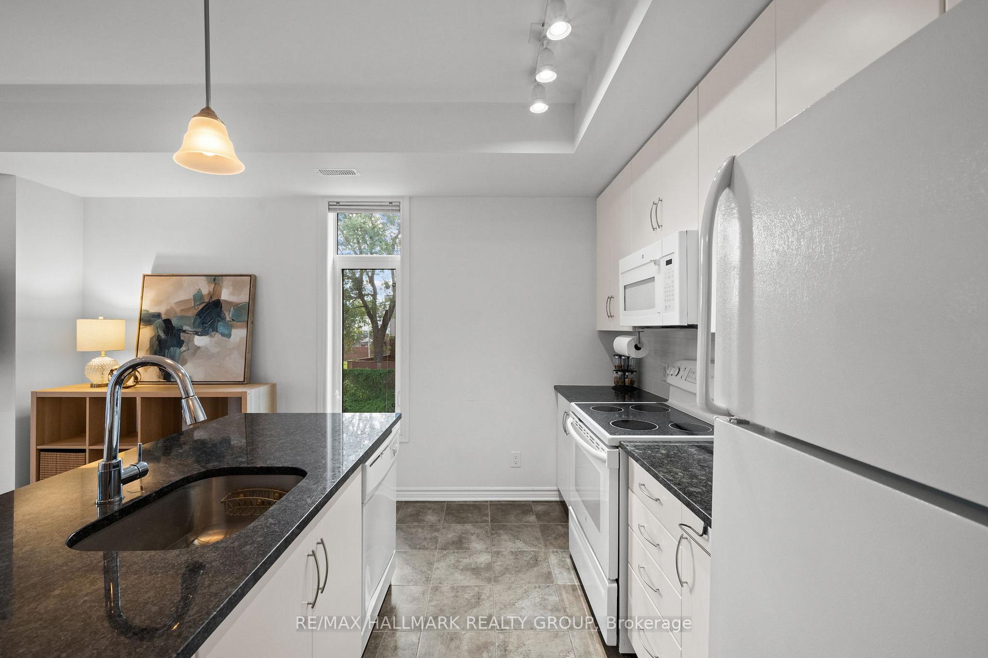 Photo 7 of Unit F, 322 Everest Private, Ottawa, Elmvale Acres — HOMEH