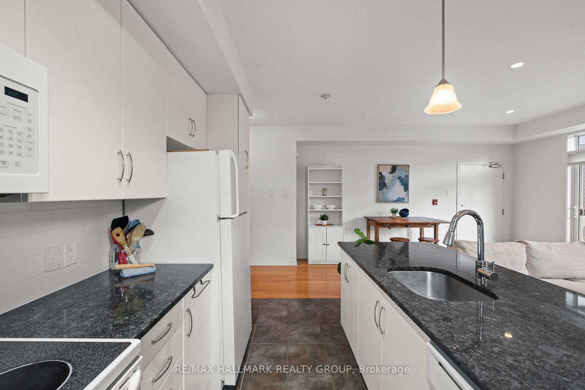 Photo 9 of Unit F, 322 Everest Private, Ottawa, Elmvale Acres — HOMEH