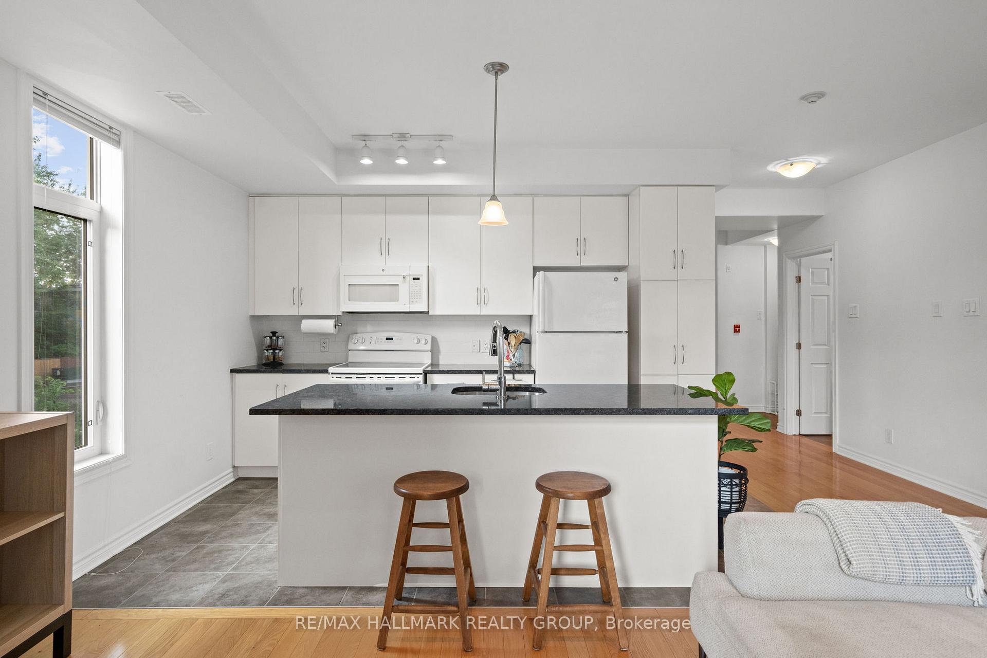 Photo 11 of Unit F, 322 Everest Private, Ottawa, Elmvale Acres — HOMEH