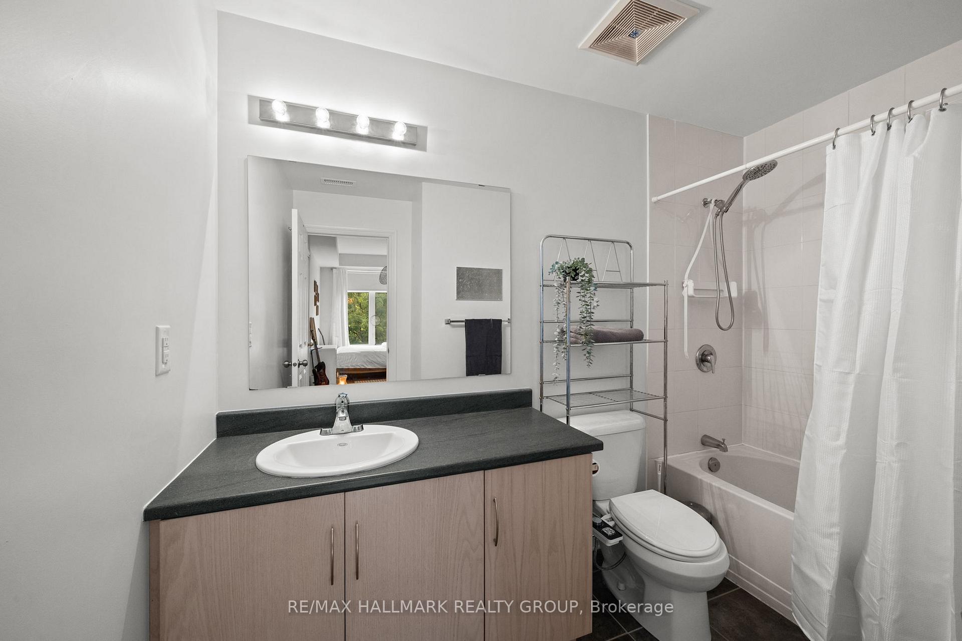 Photo 20 of Unit F, 322 Everest Private, Ottawa, Elmvale Acres — HOMEH