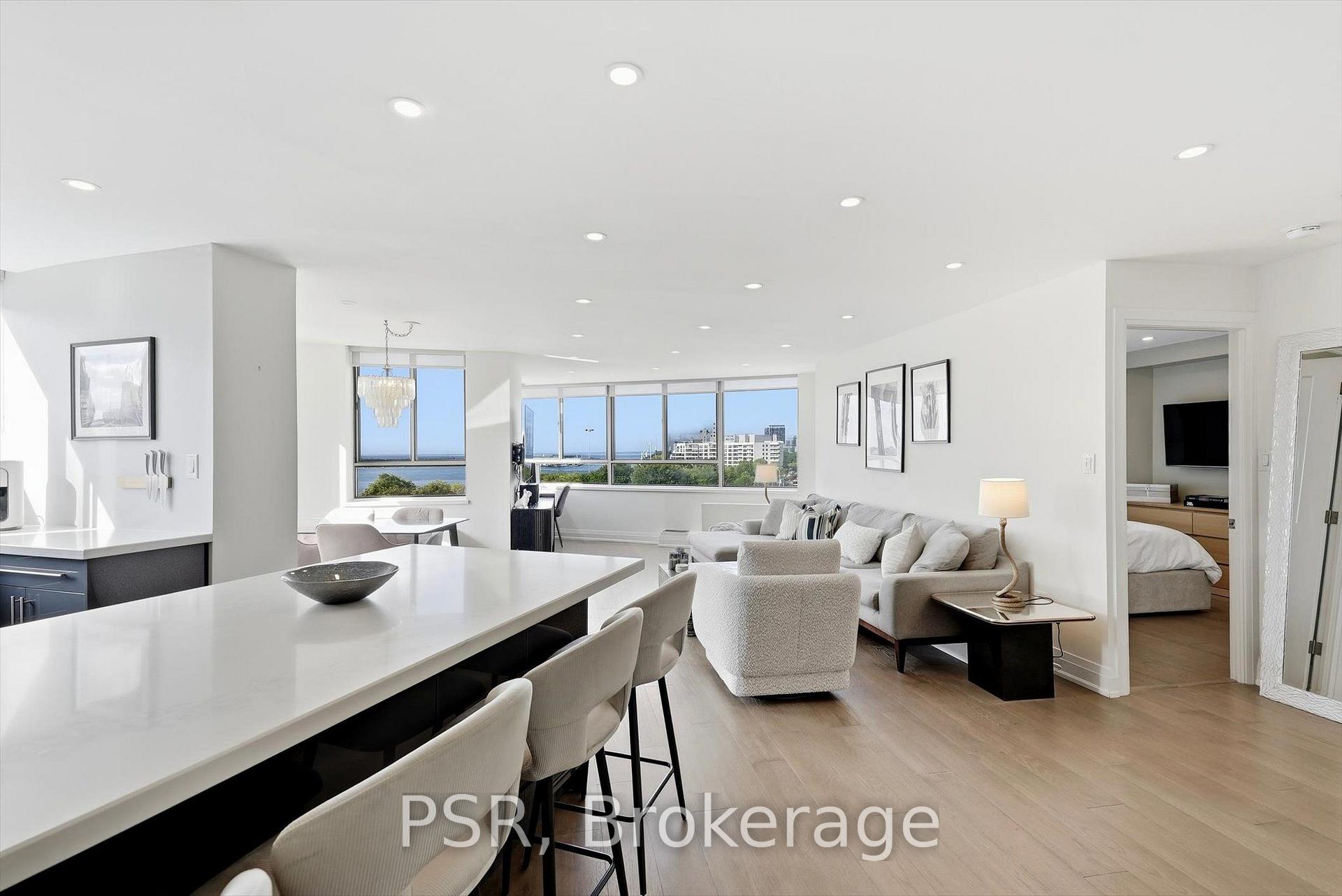 Photo 3 of Unit 702, 270 Queens Quay W, Toronto, Waterfront Communities — HOMEH