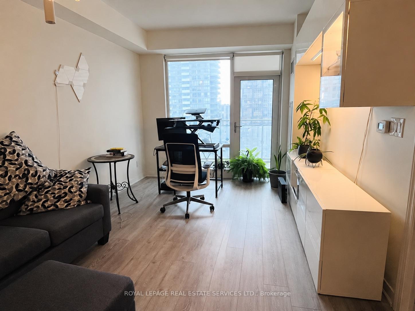 Photo 6 of Unit 1610, 21 Widmer Street, Toronto, Waterfront Communities — HOMEH