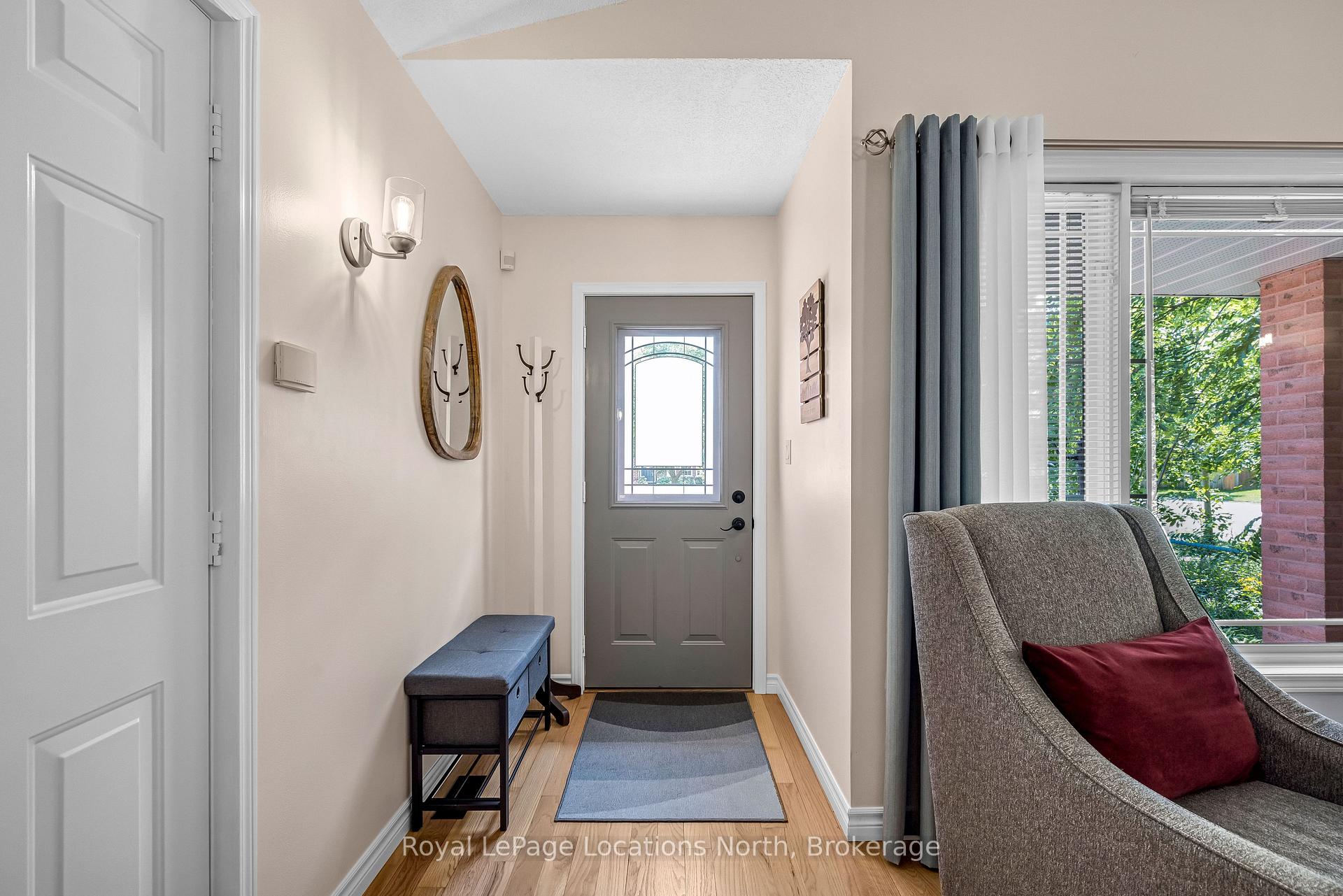 Photo 7 of 846 Railton Avenue, London, East I — HOMEH
