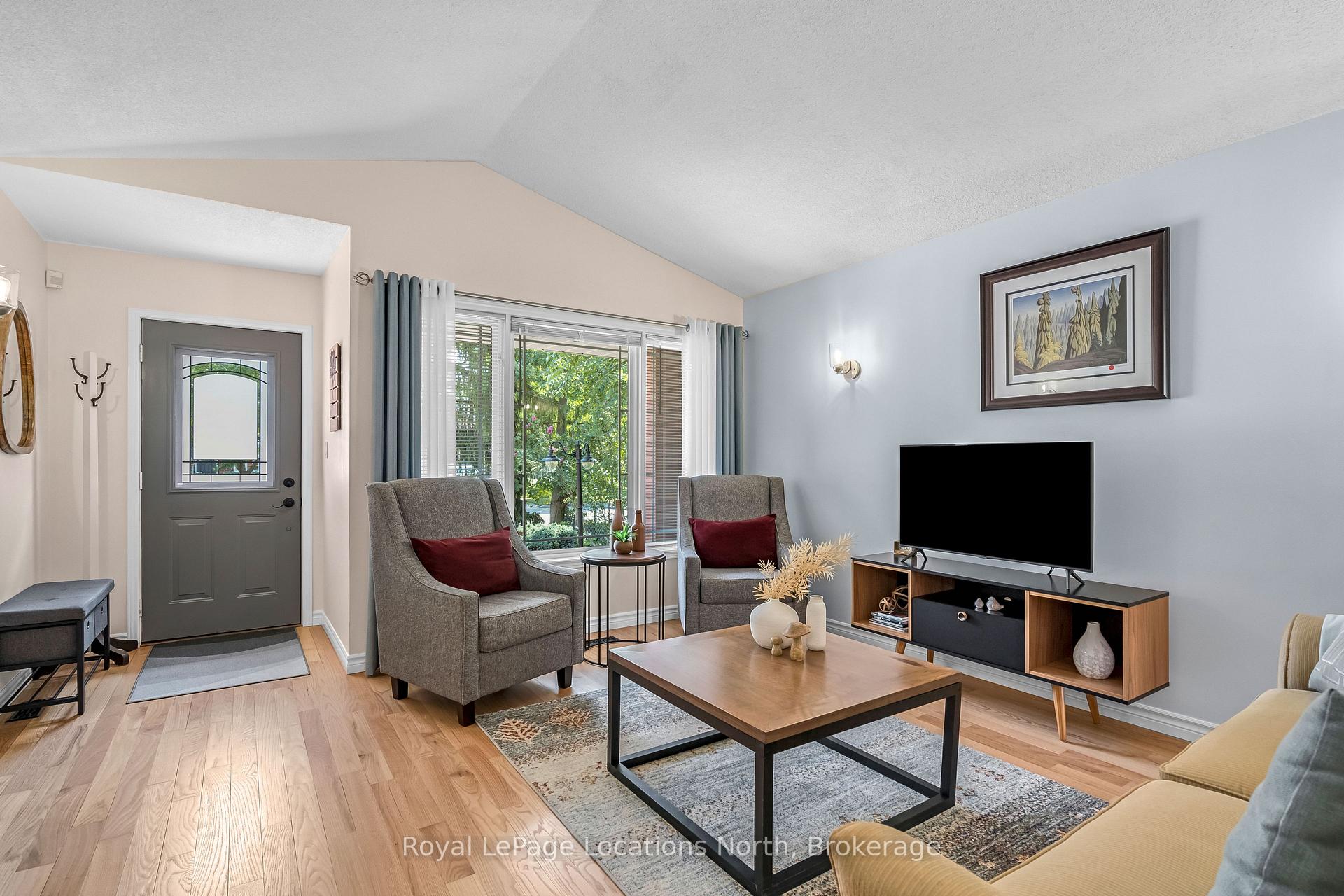 Photo 8 of 846 Railton Avenue, London, East I — HOMEH