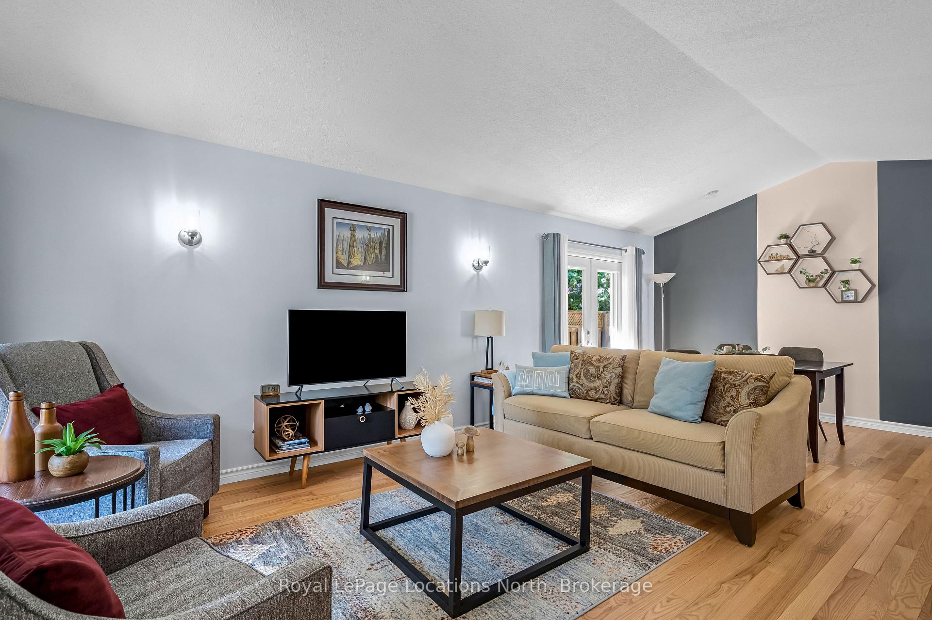 Photo 9 of 846 Railton Avenue, London, East I — HOMEH