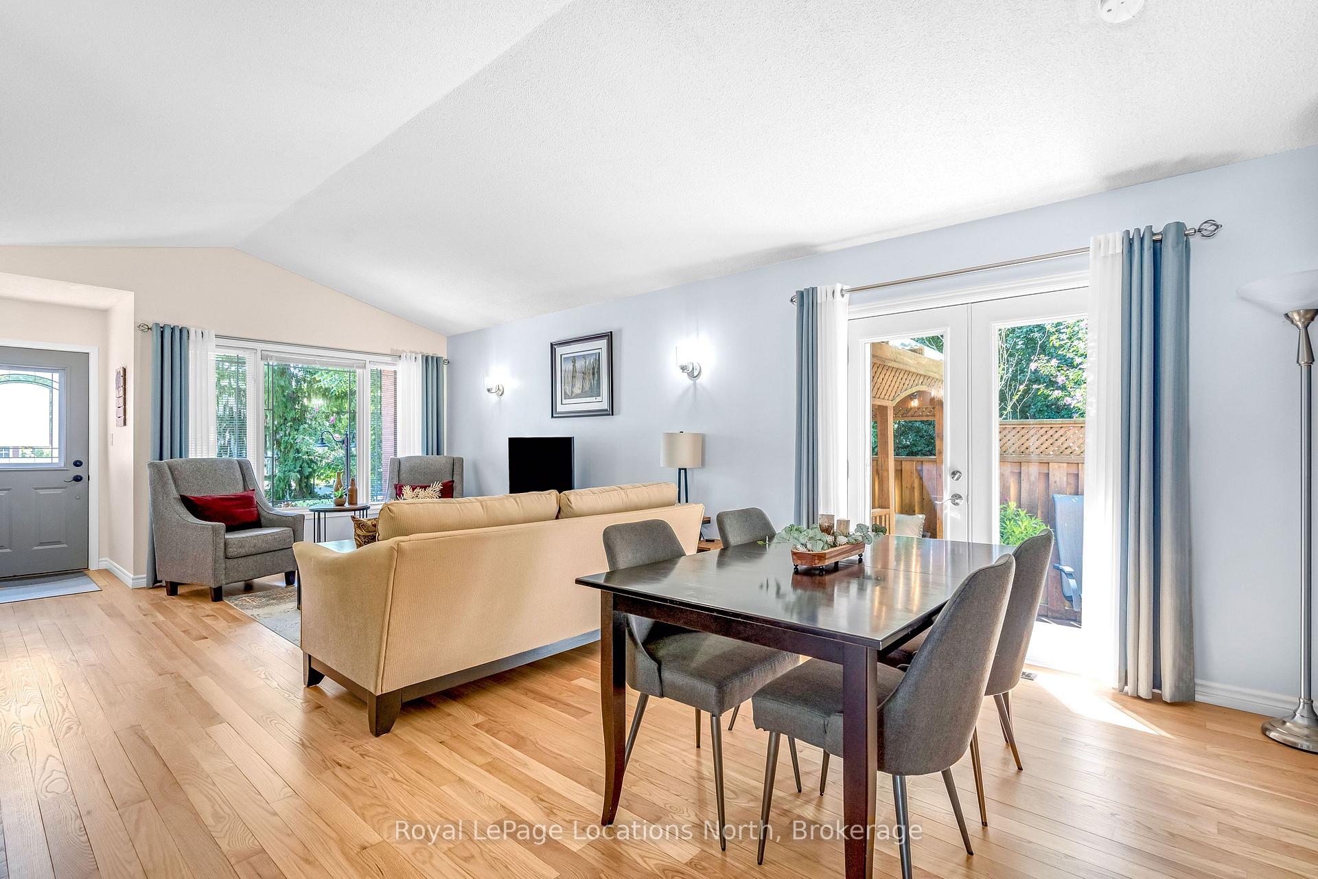 Photo 10 of 846 Railton Avenue, London, East I — HOMEH