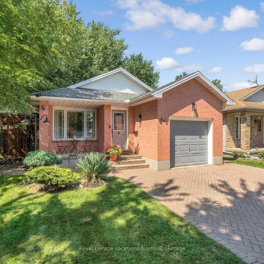 Photo 2 of 846 Railton Avenue, London, East I — HOMEH