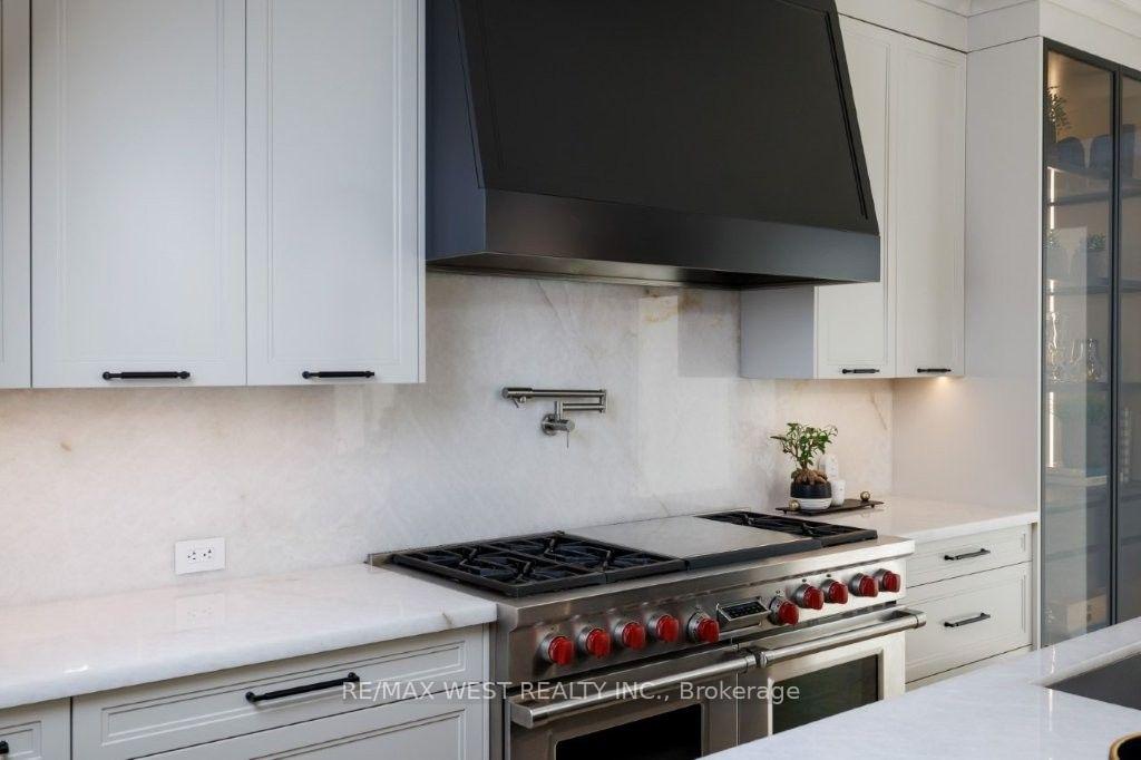 Photo 10 of 64 Thompson Avenue, Etobicoke, Stonegate-Queensway — HOMEH