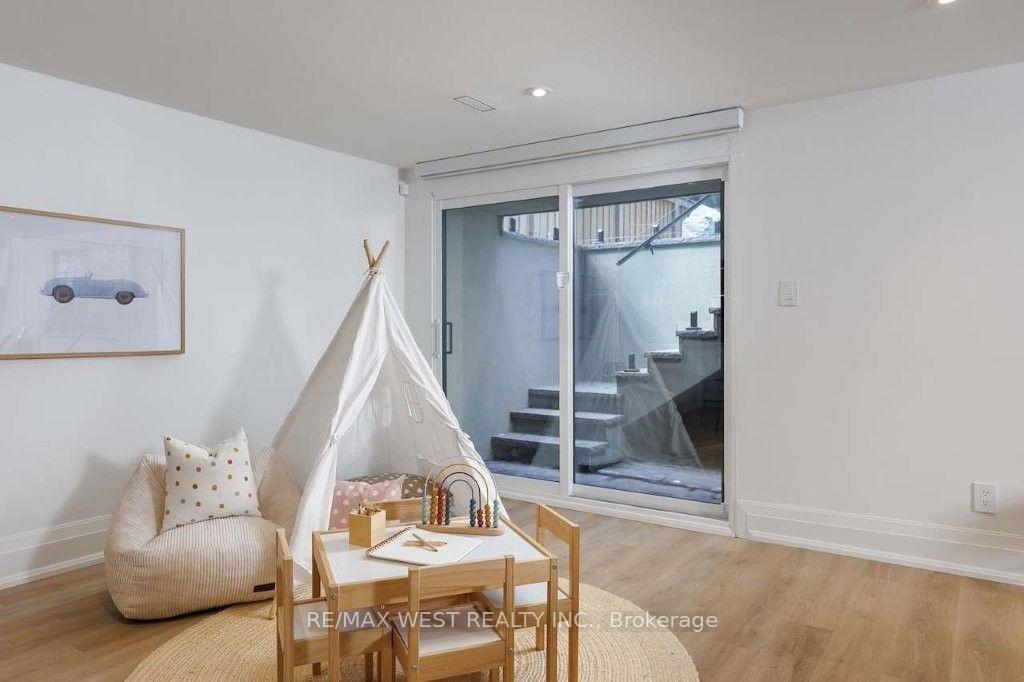 Photo 40 of 64 Thompson Avenue, Etobicoke, Stonegate-Queensway — HOMEH