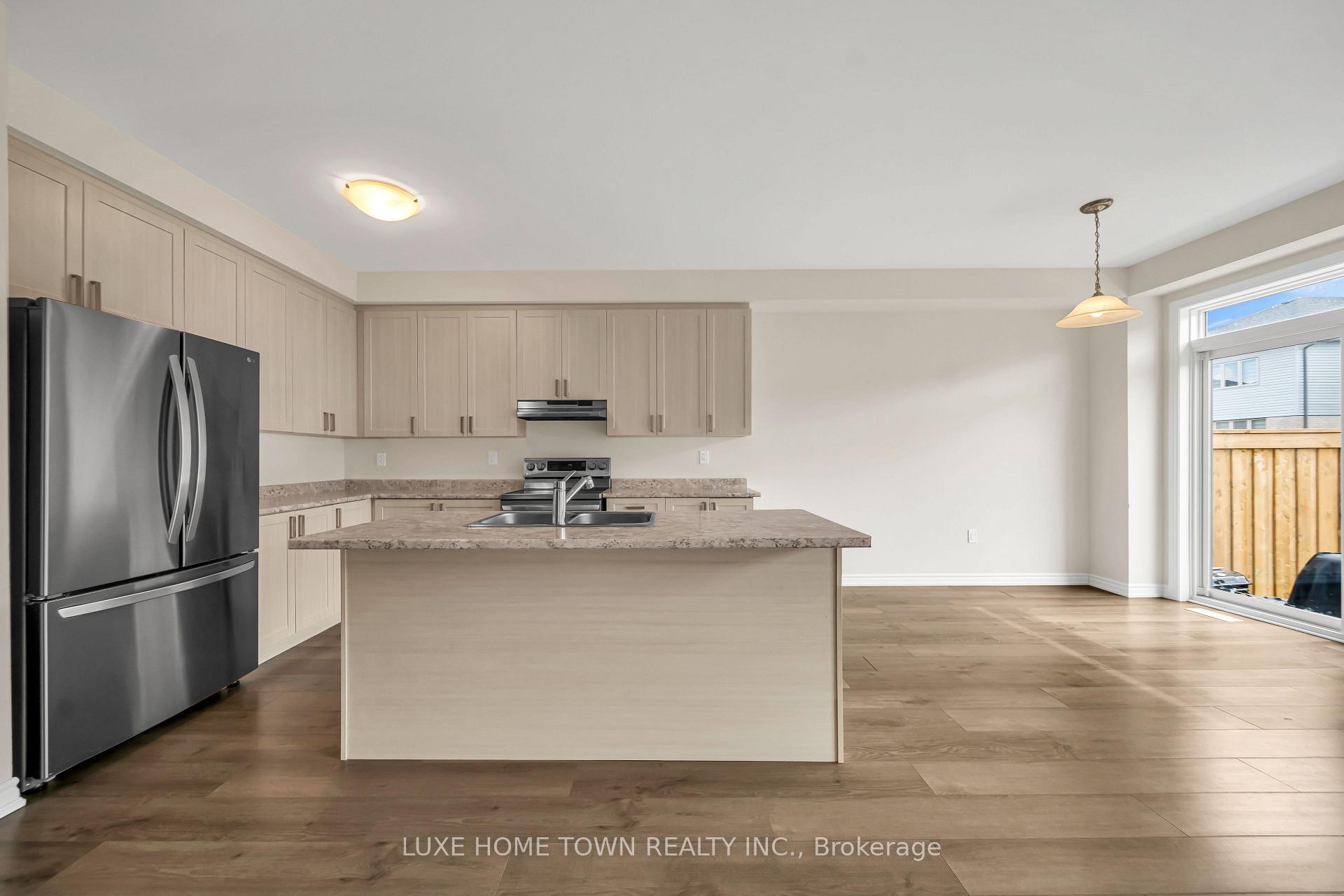 Photo 13 of 82 Prest Way, Centre Wellington, Fergus — HOMEH