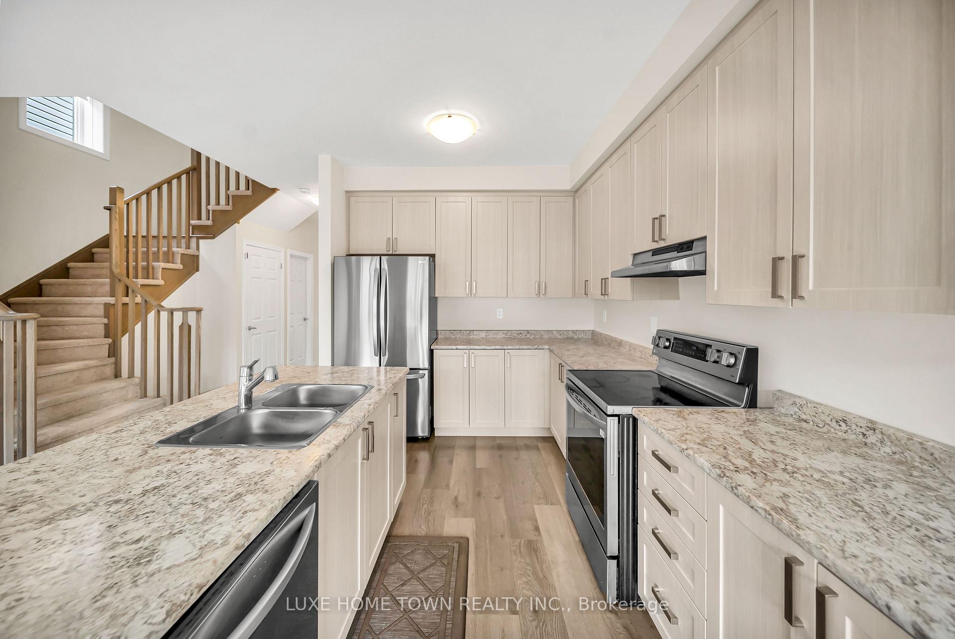 Photo 15 of 82 Prest Way, Centre Wellington, Fergus — HOMEH