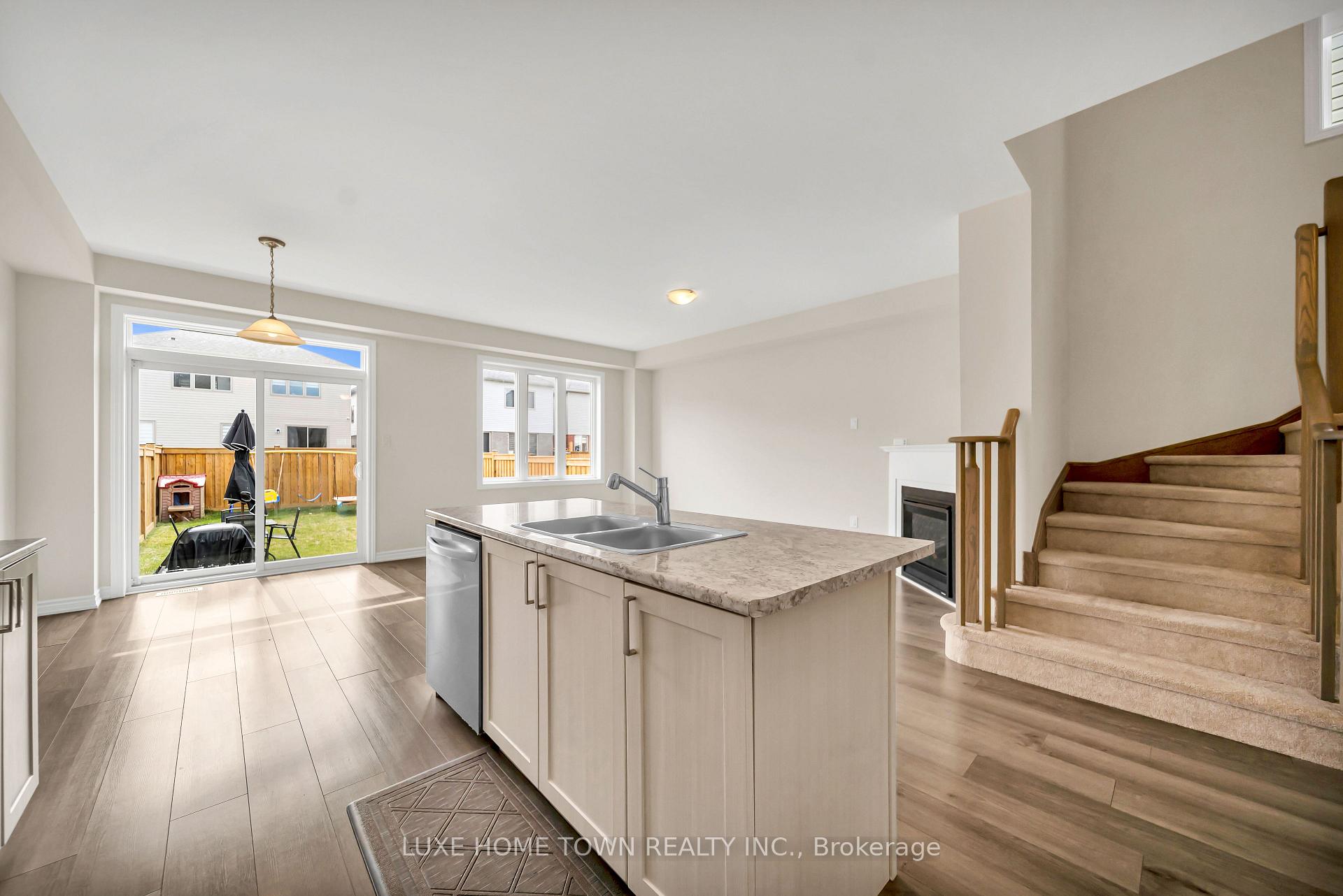 Photo 16 of 82 Prest Way, Centre Wellington, Fergus — HOMEH