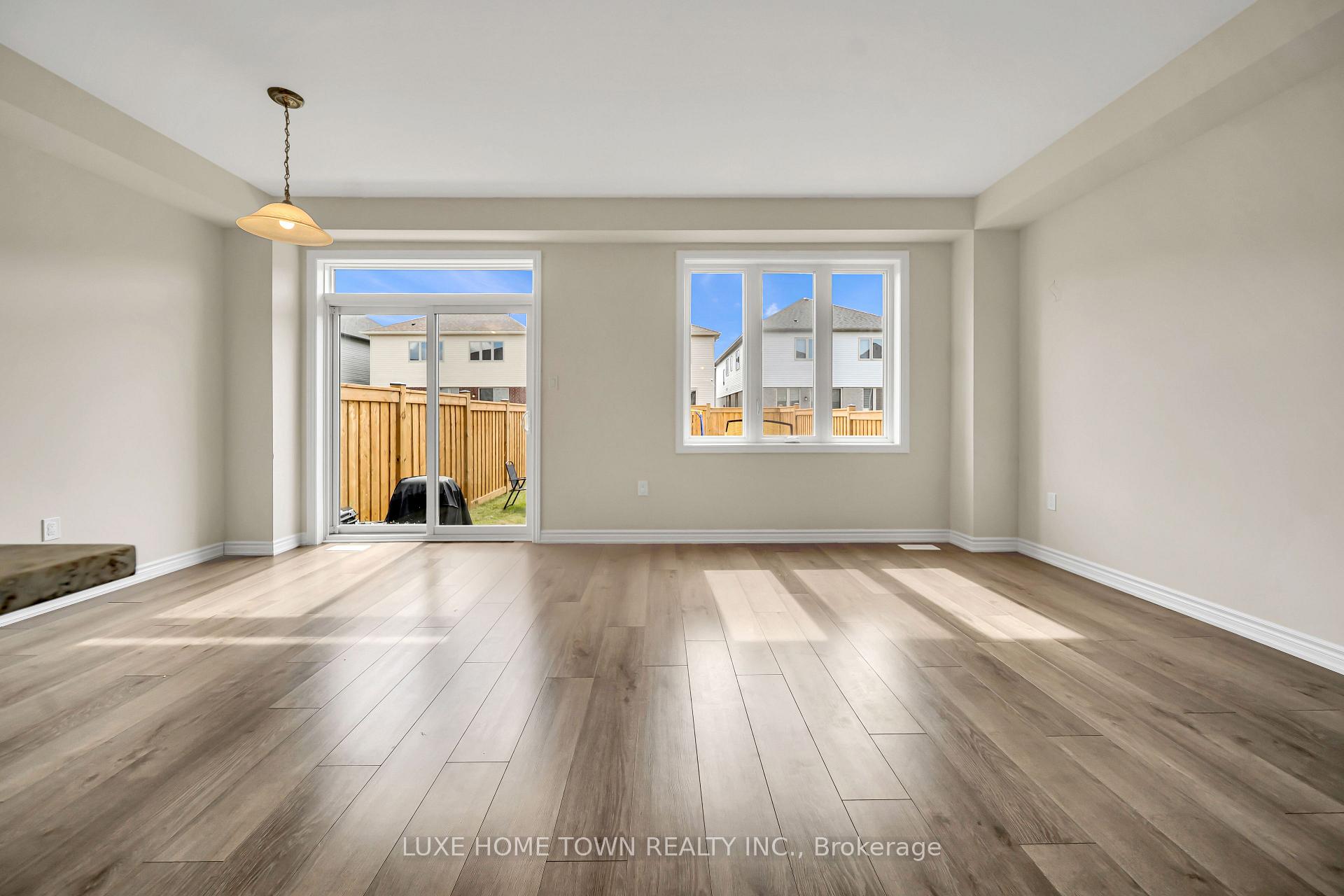 Photo 17 of 82 Prest Way, Centre Wellington, Fergus — HOMEH
