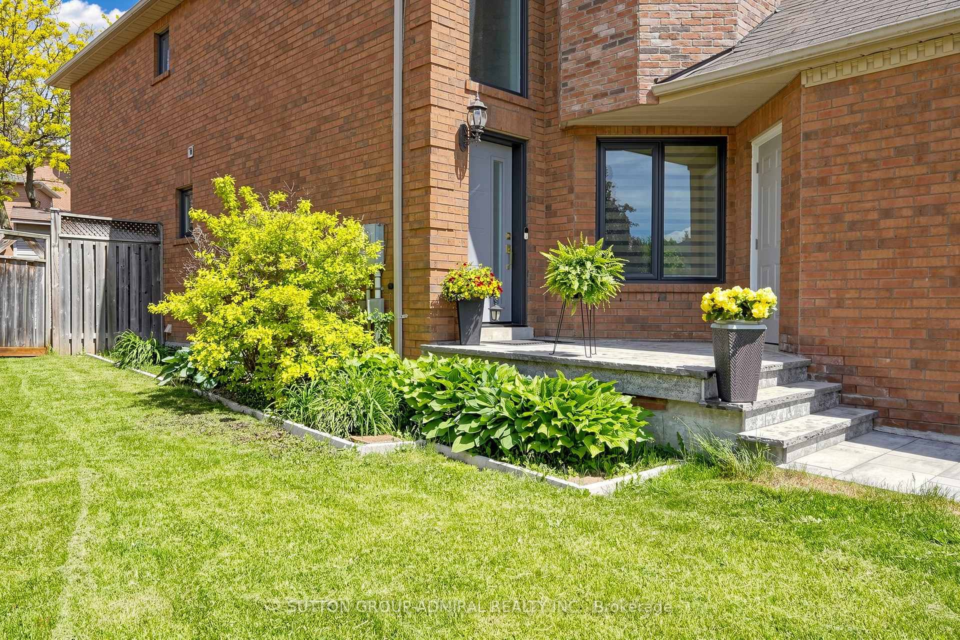 Photo 4 of 50 Springer Drive, Richmond Hill, Westbrook — HOMEH