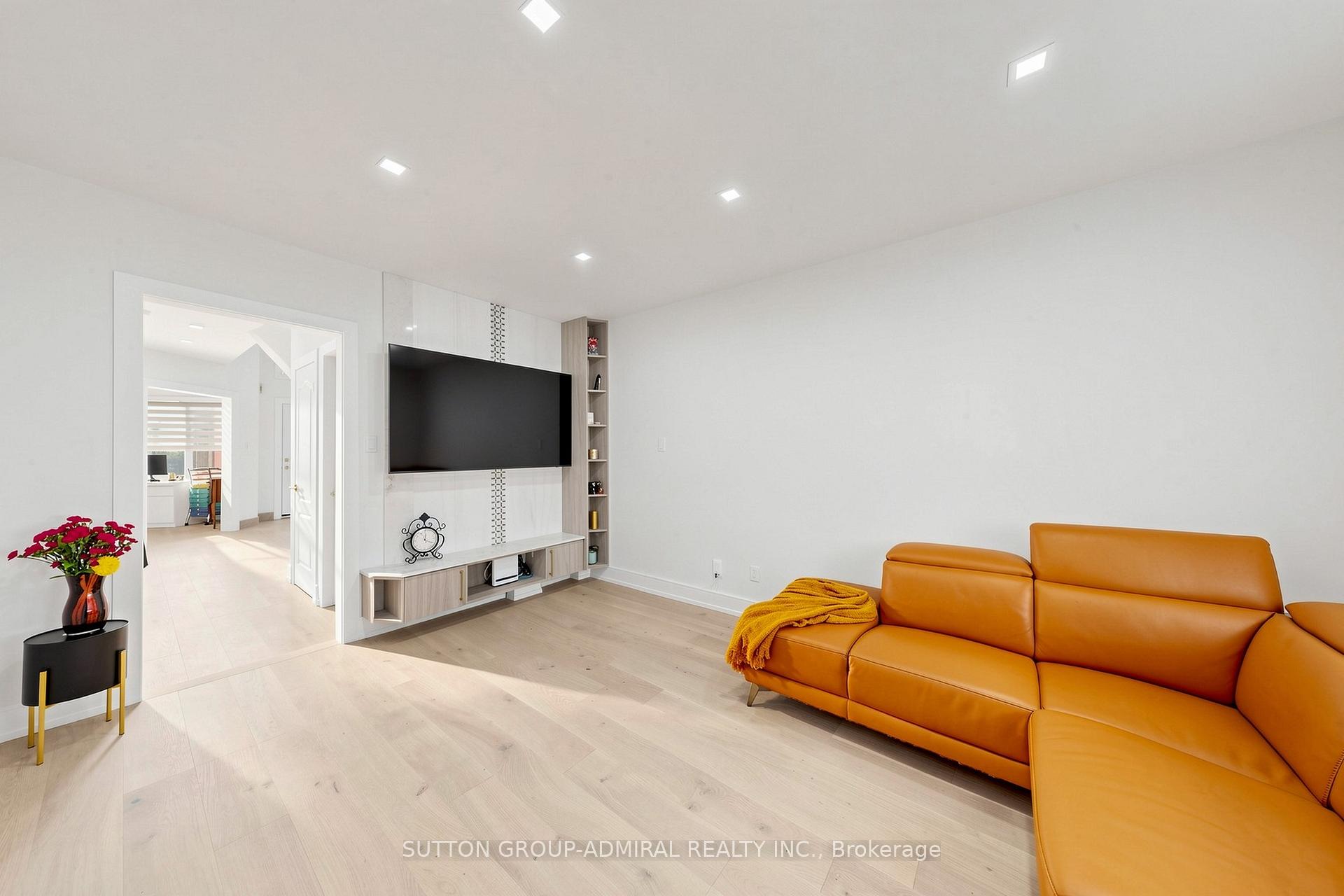 Photo 8 of 50 Springer Drive, Richmond Hill, Westbrook — HOMEH