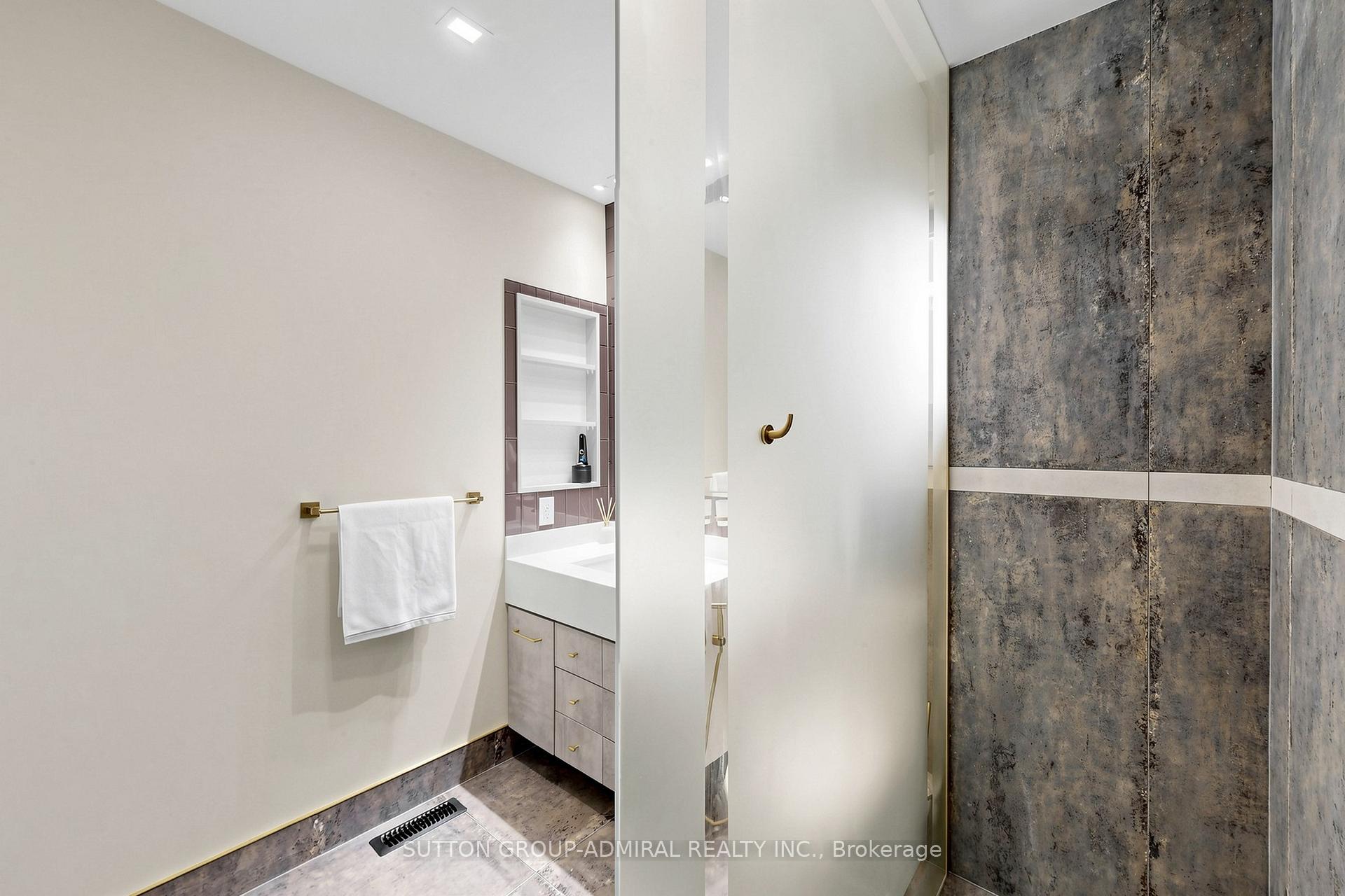Photo 31 of 50 Springer Drive, Richmond Hill, Westbrook — HOMEH