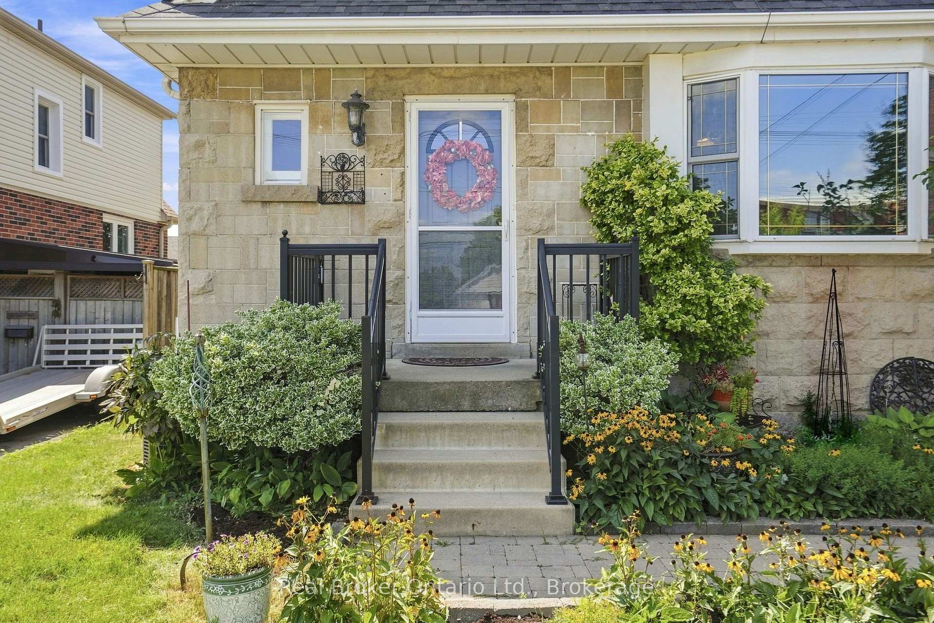Photo 2 of 2210 King Street E, Hamilton, Glenview — HOMEH