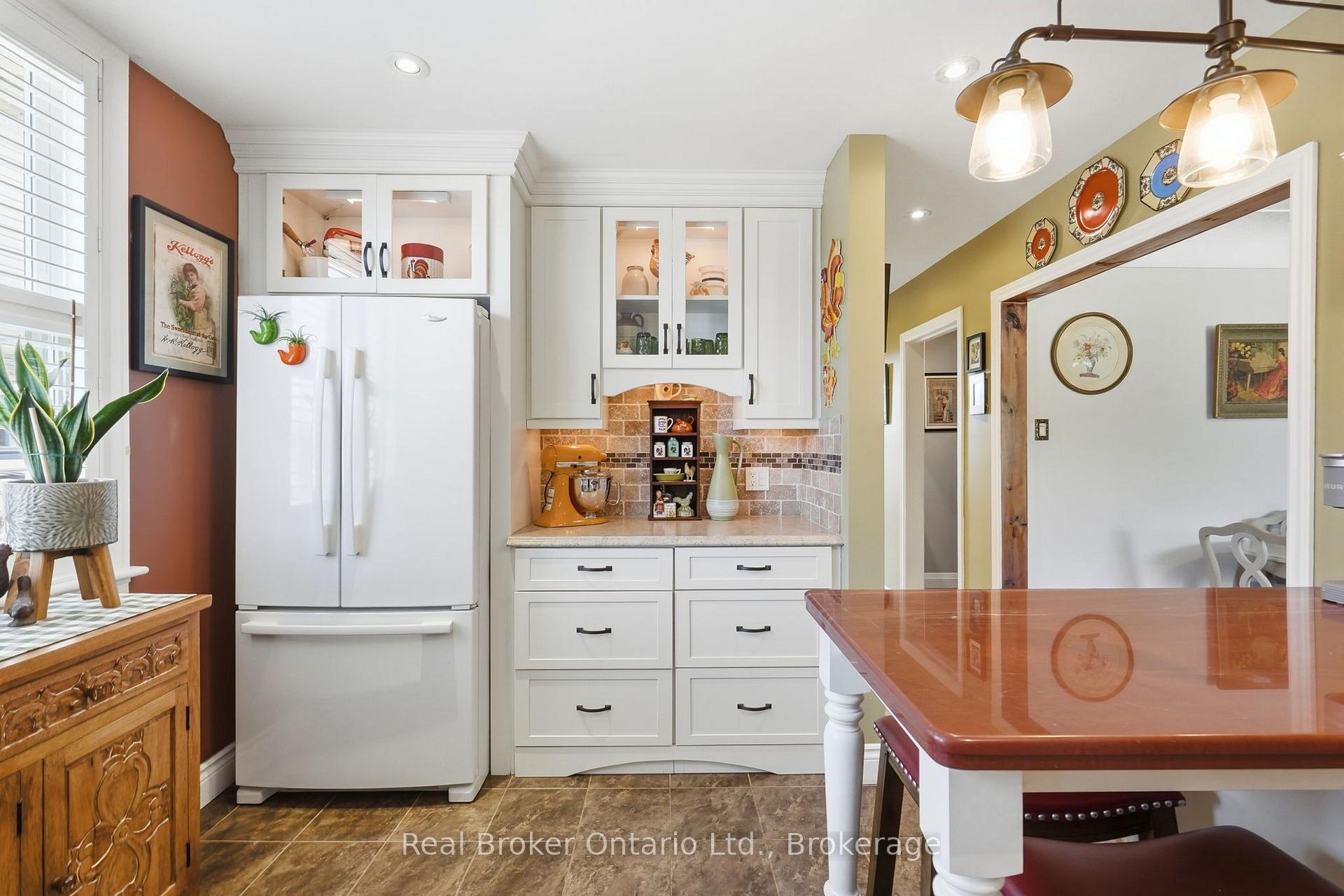 Photo 10 of 2210 King Street E, Hamilton, Glenview — HOMEH